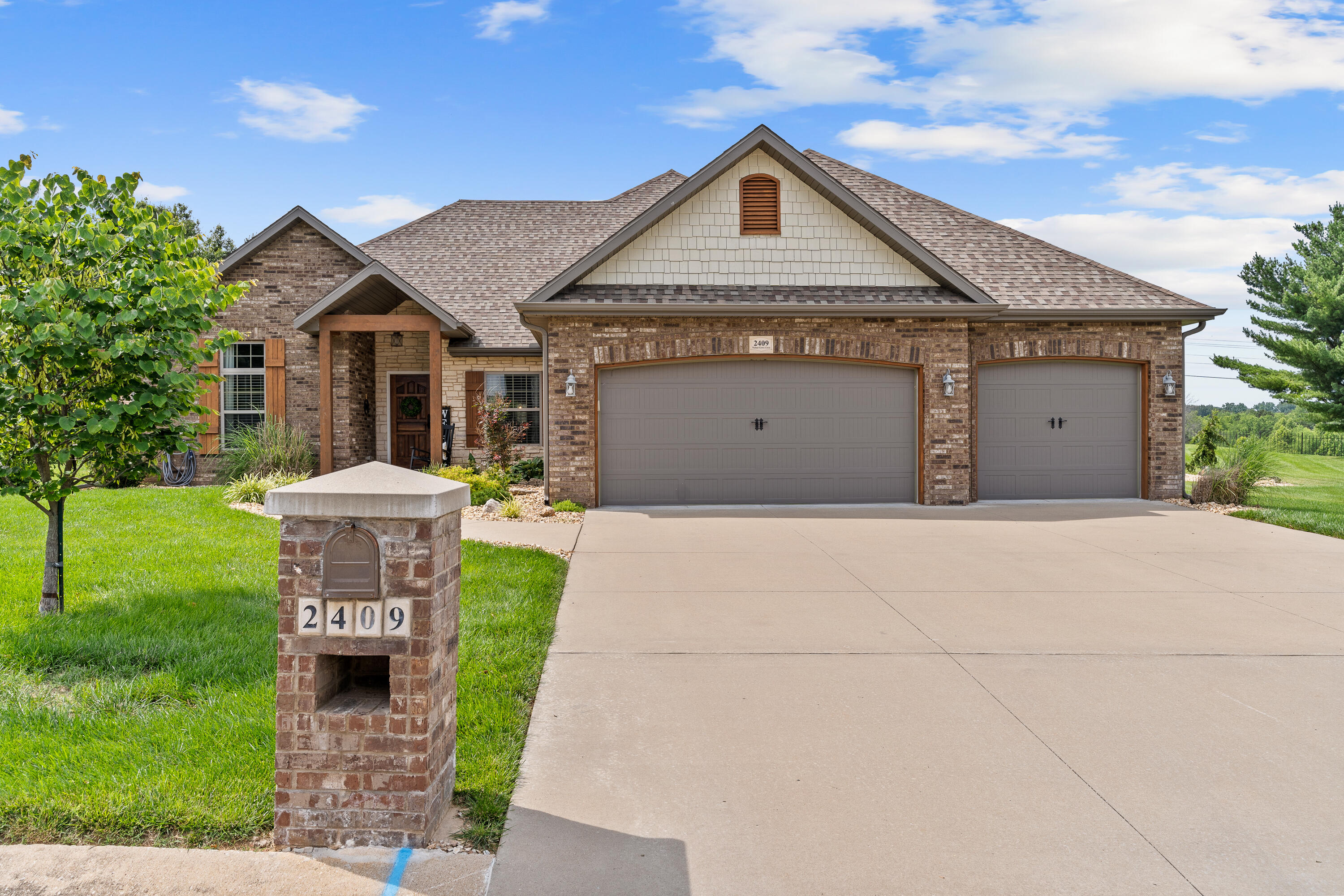 2409 Walnut Grove Circle Property Photo 1