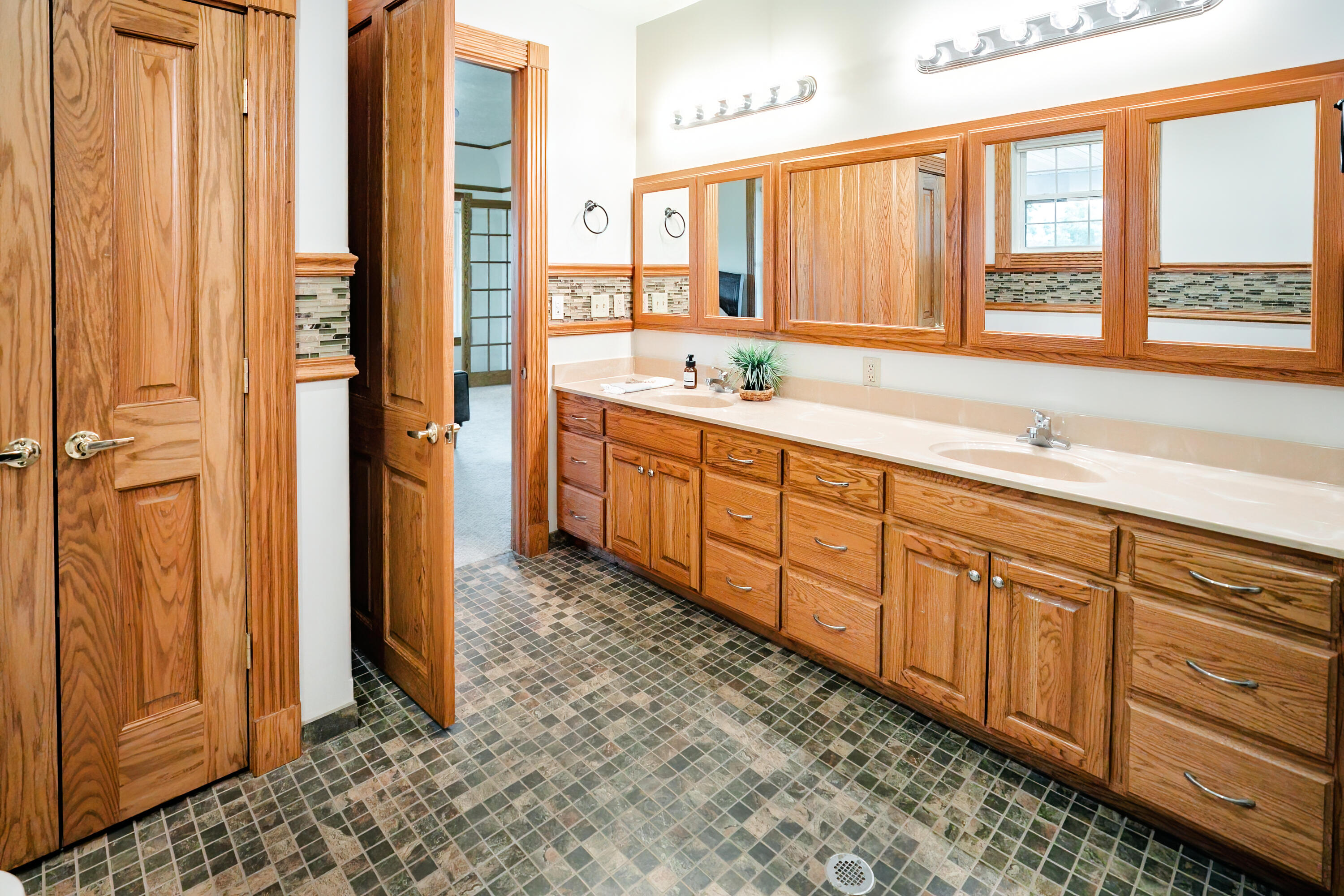 352 State Highway 245 Property Photo 34
