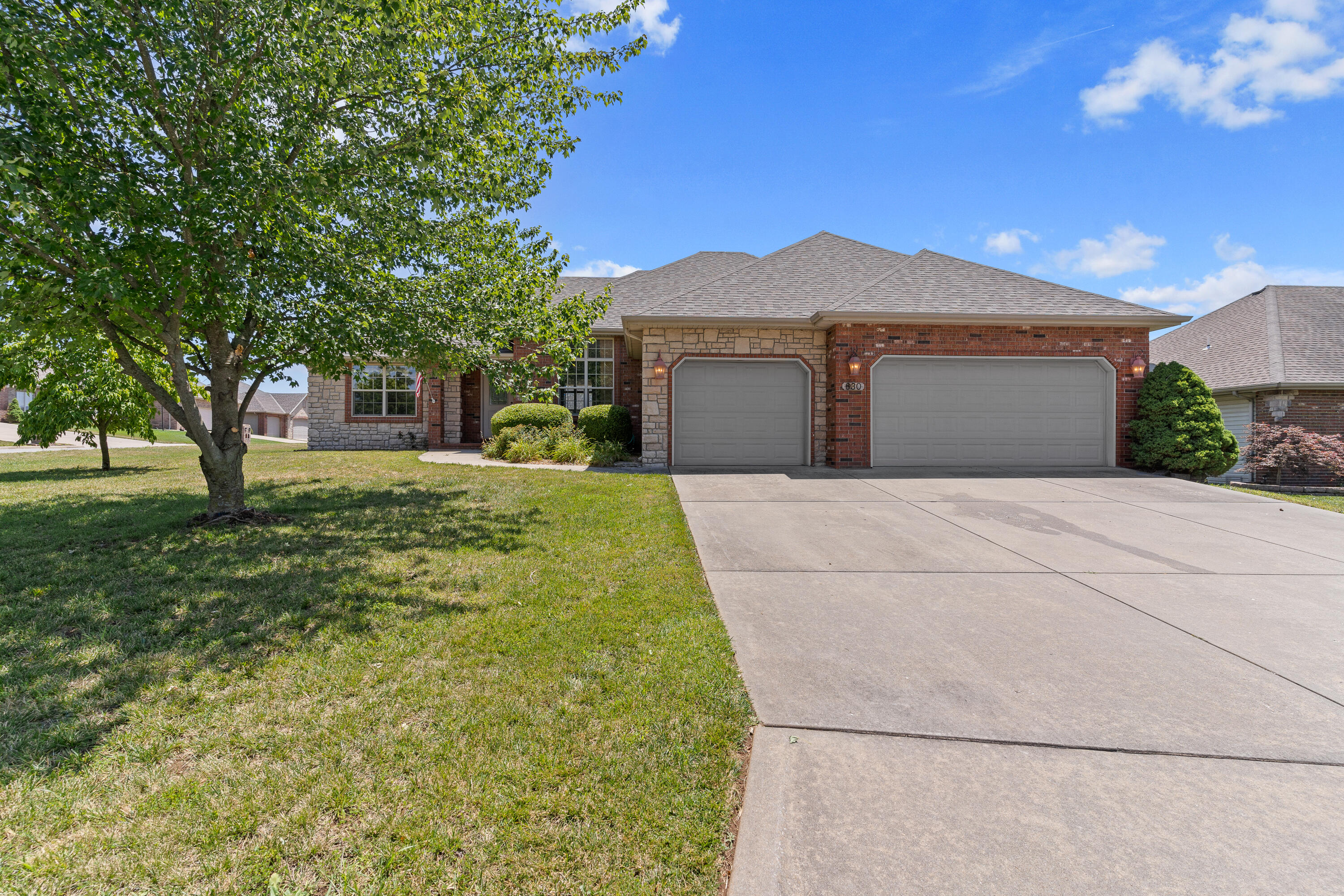 630 West Meadowgate Drive Property Photo 1