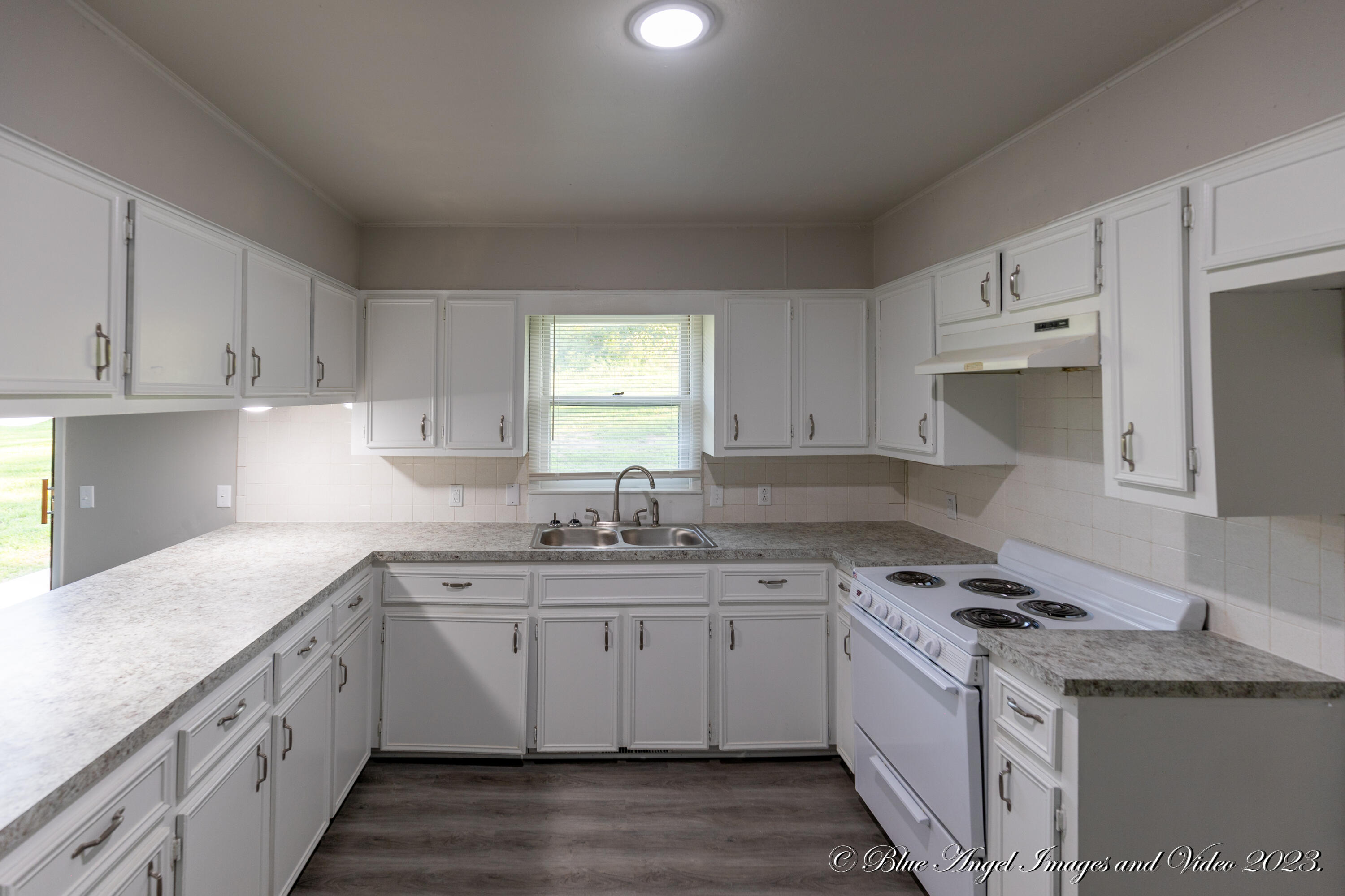 1028 Armstrong Street Property Photo 8