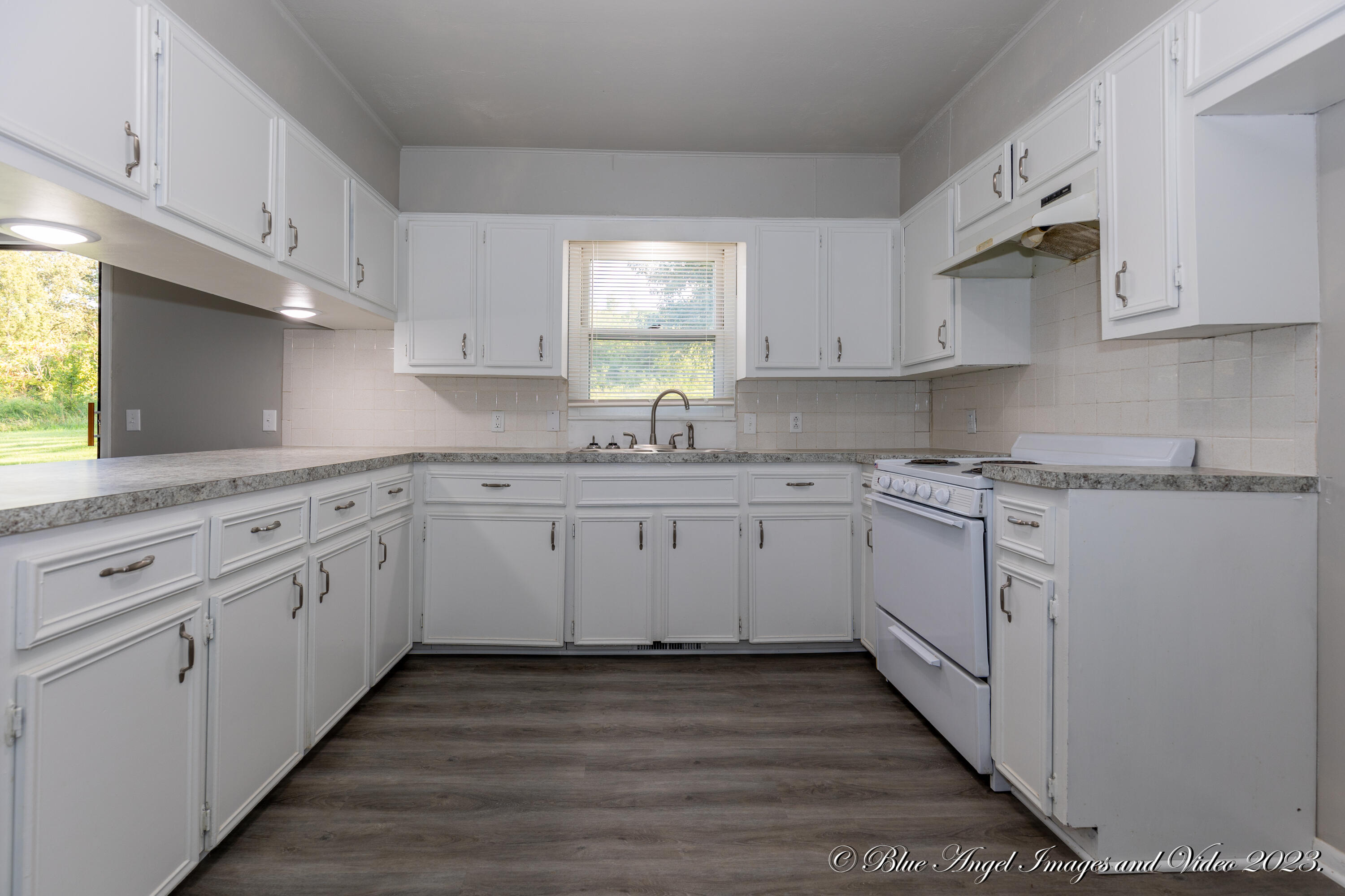 1028 Armstrong Street Property Photo 9