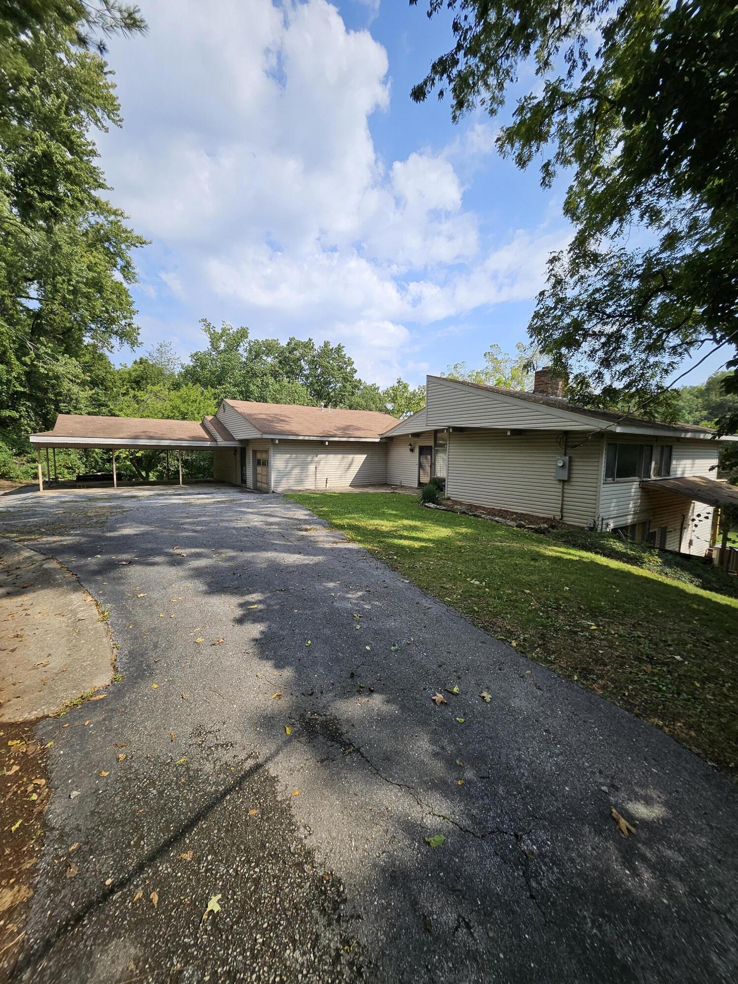 101 Secluded Ln Property Photo 3