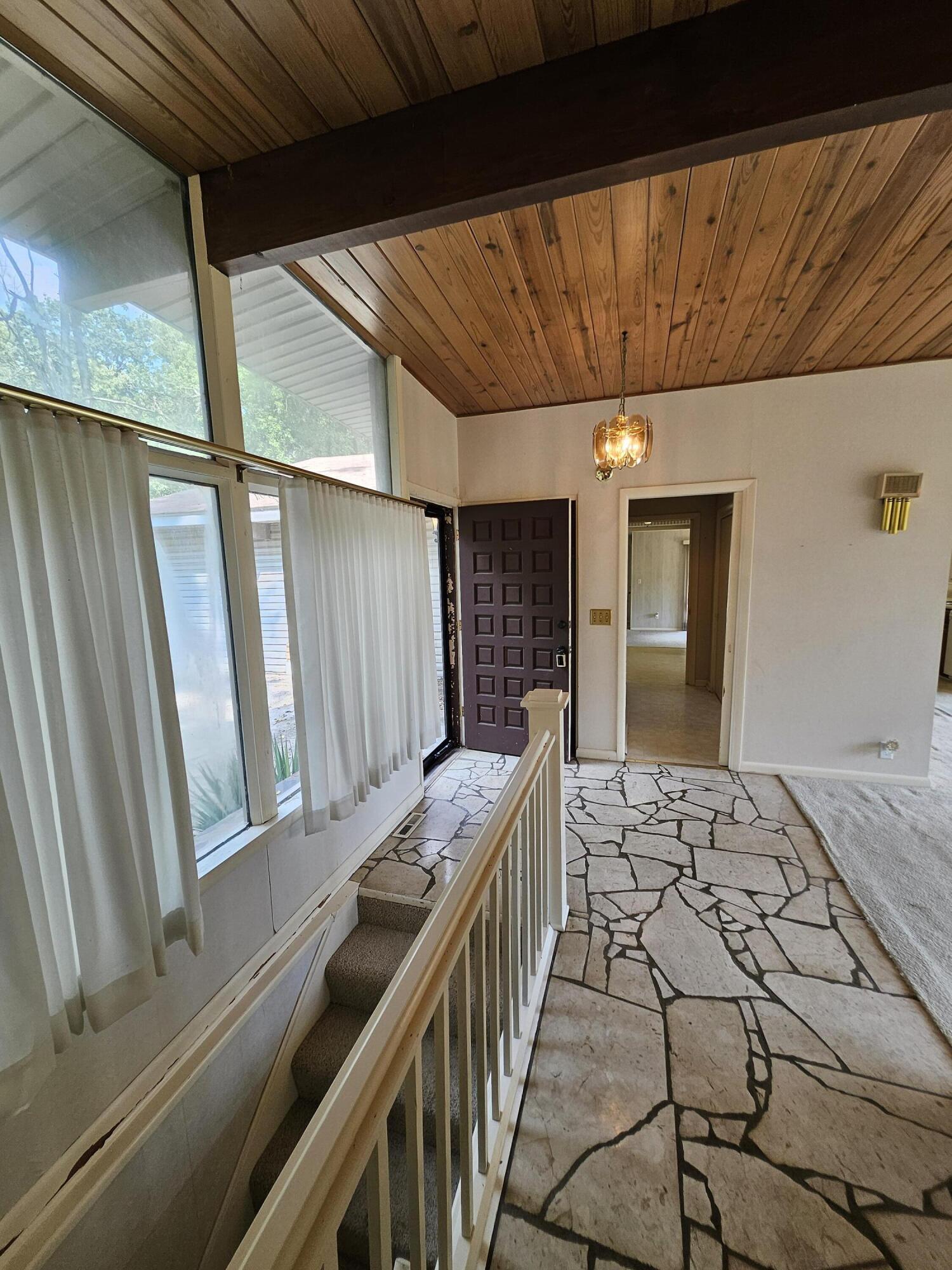 101 Secluded Ln Property Photo 4