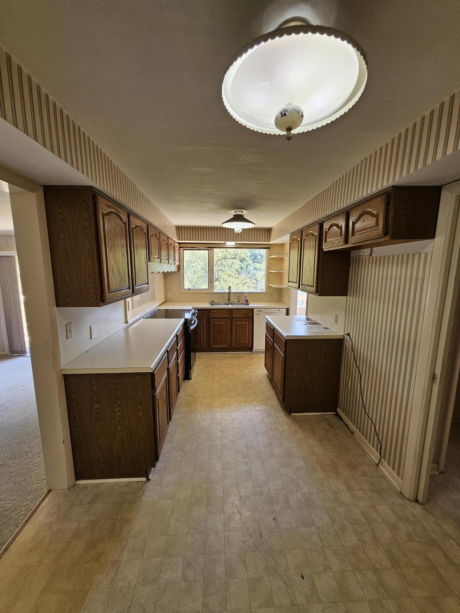 101 Secluded Ln Property Photo 12