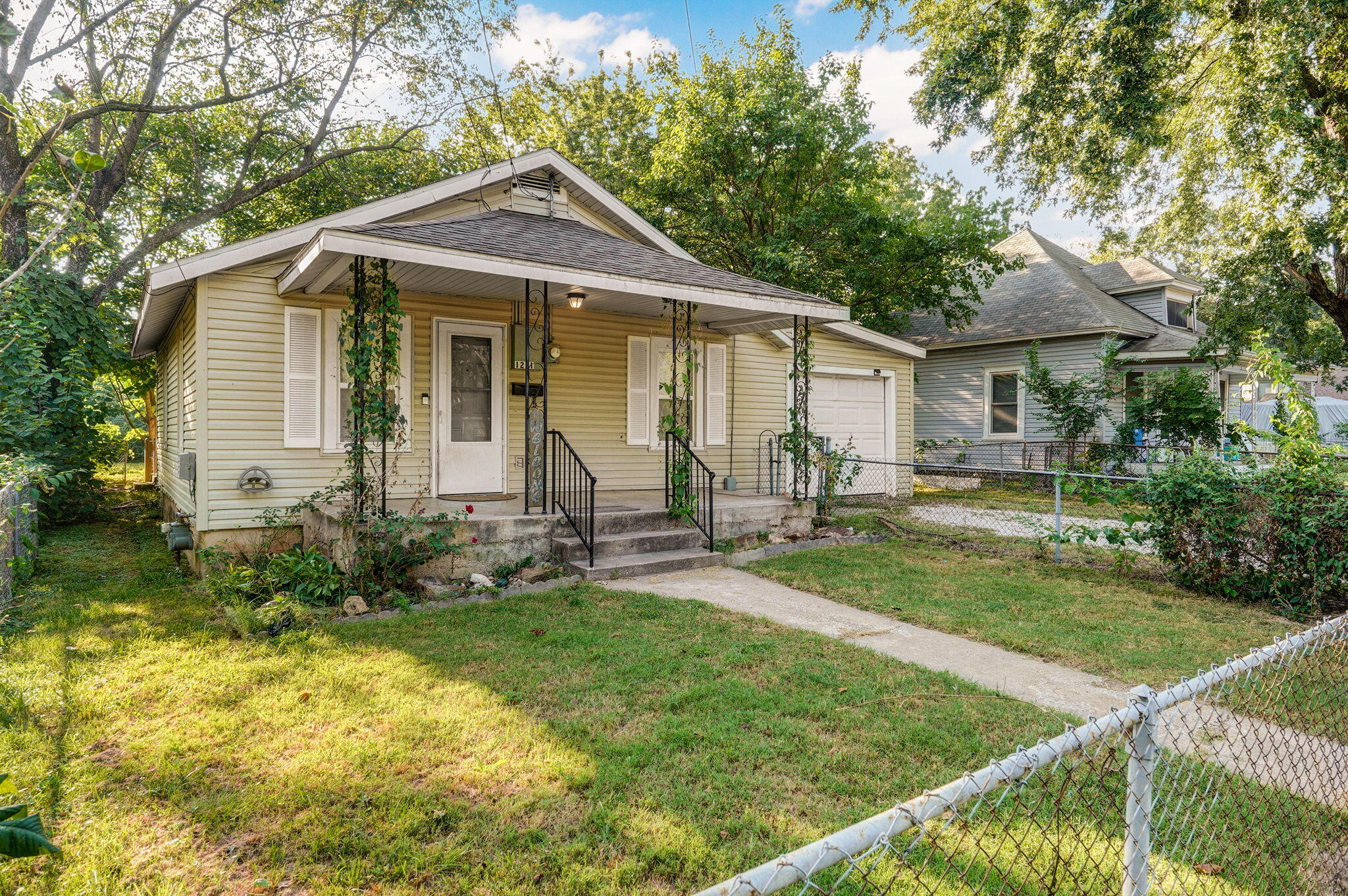 1211 North Forest Avenue Property Photo 1