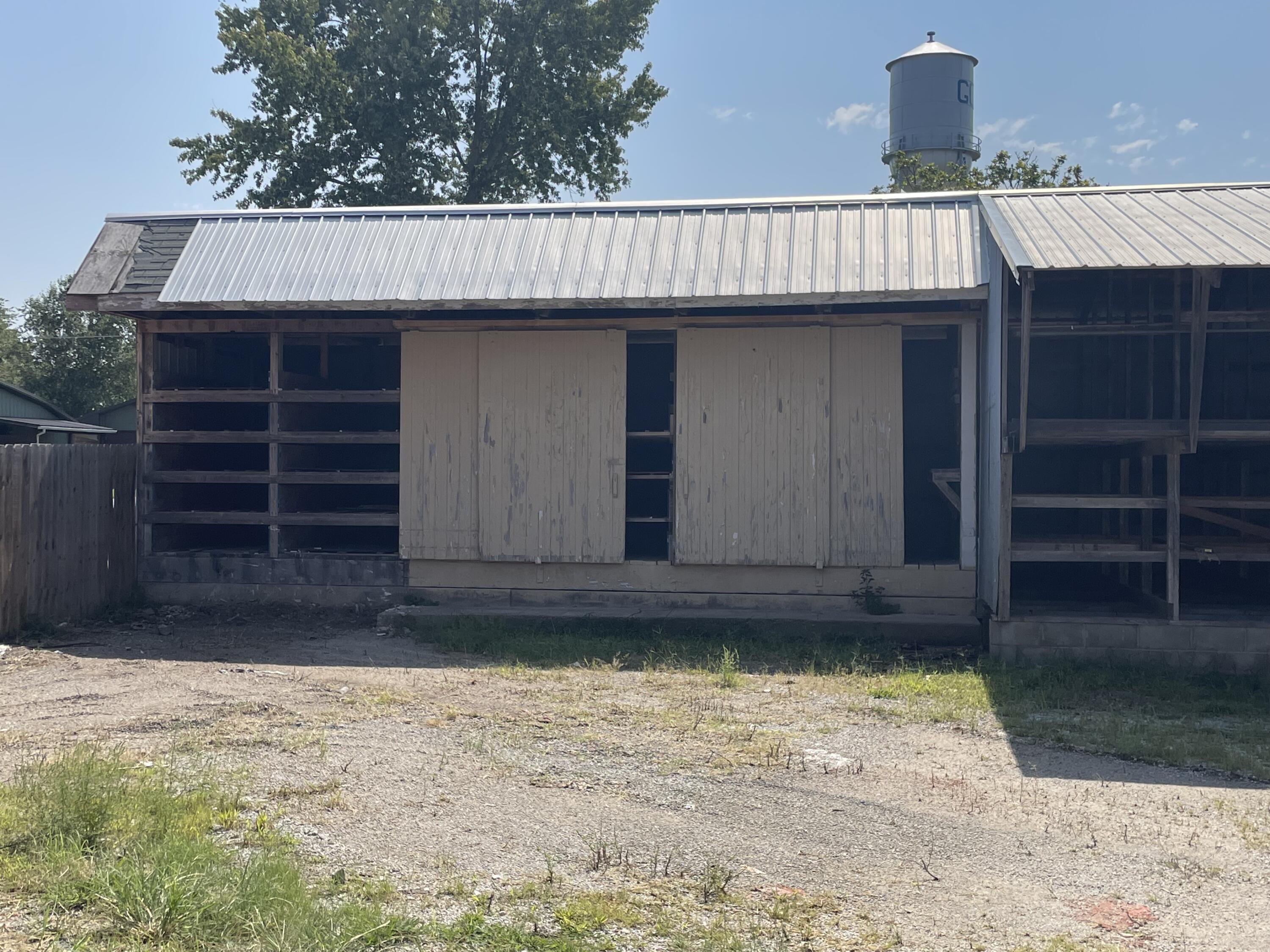 108 South School Street Property Photo 21