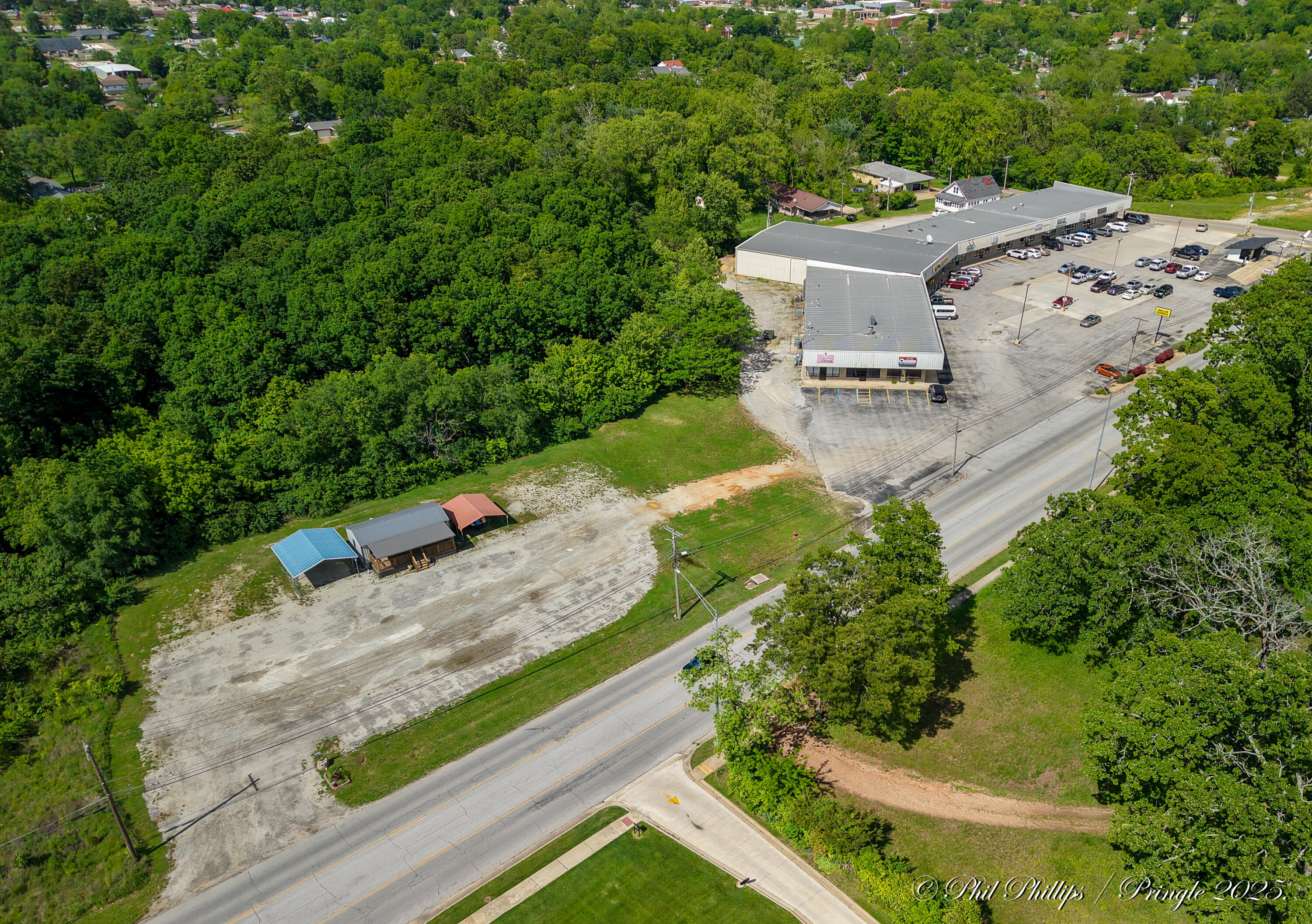 959 Preacher Roe Boulevard Property Photo 5