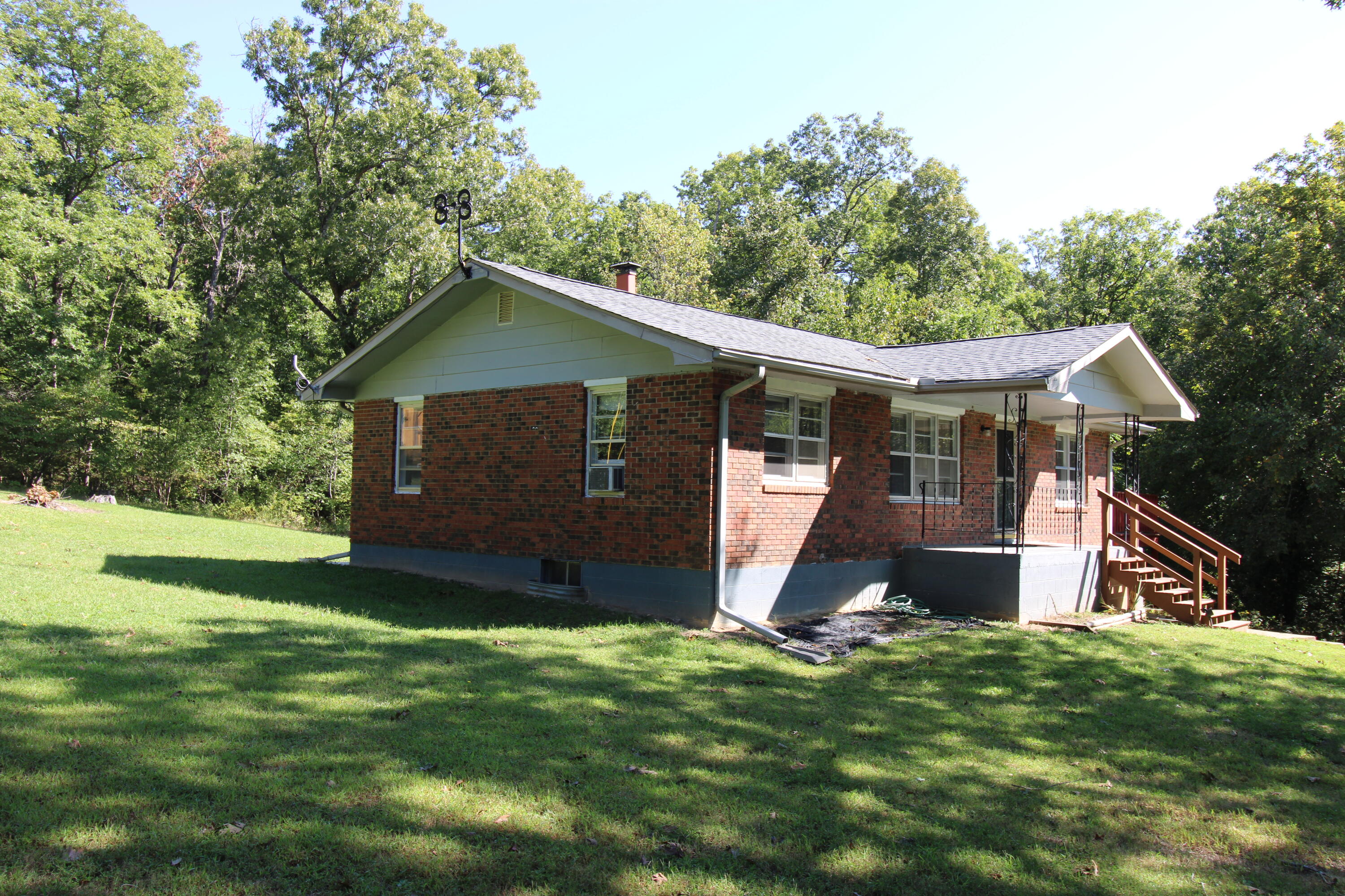 16433 Forrest Drive Property Photo 2