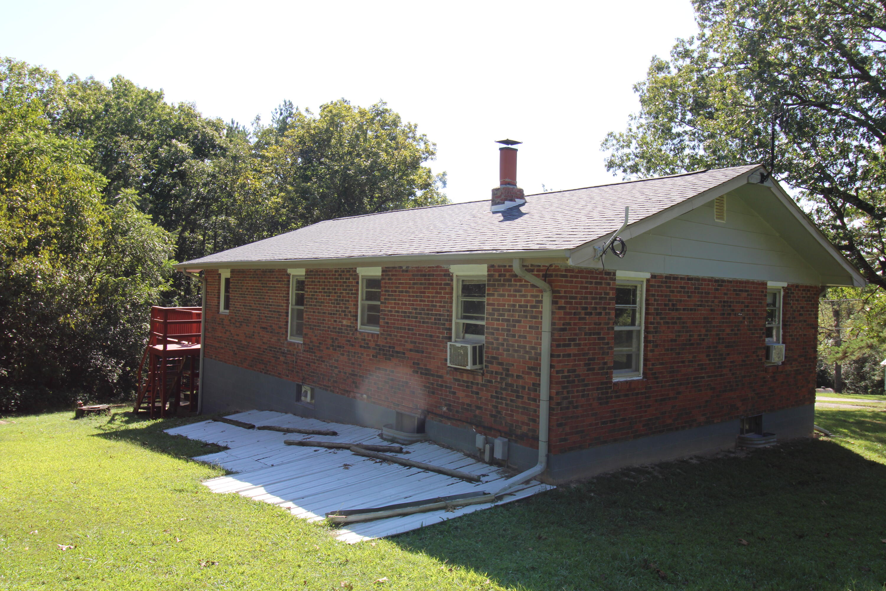 16433 Forrest Drive Property Photo 3