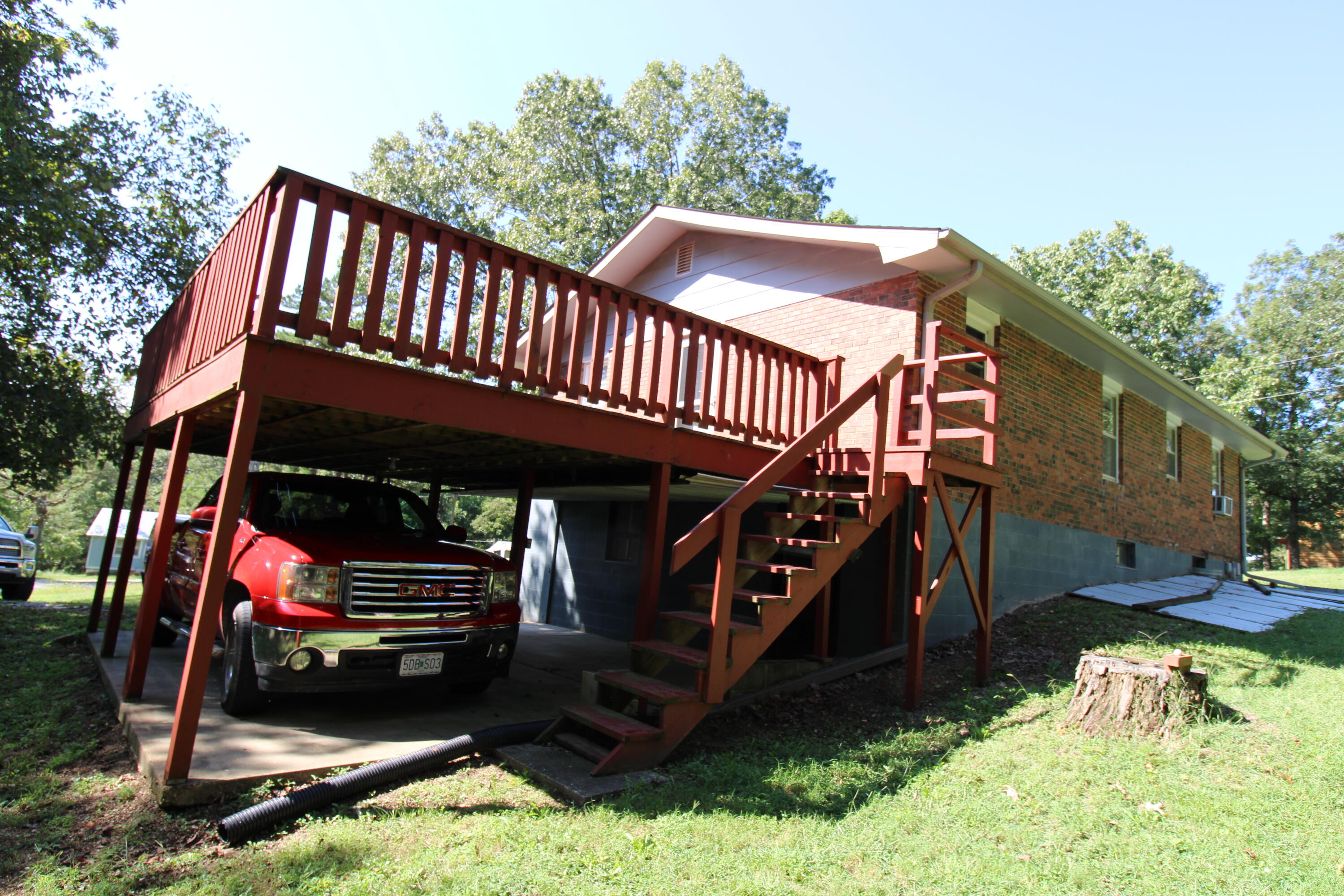 16433 Forrest Drive Property Photo 4