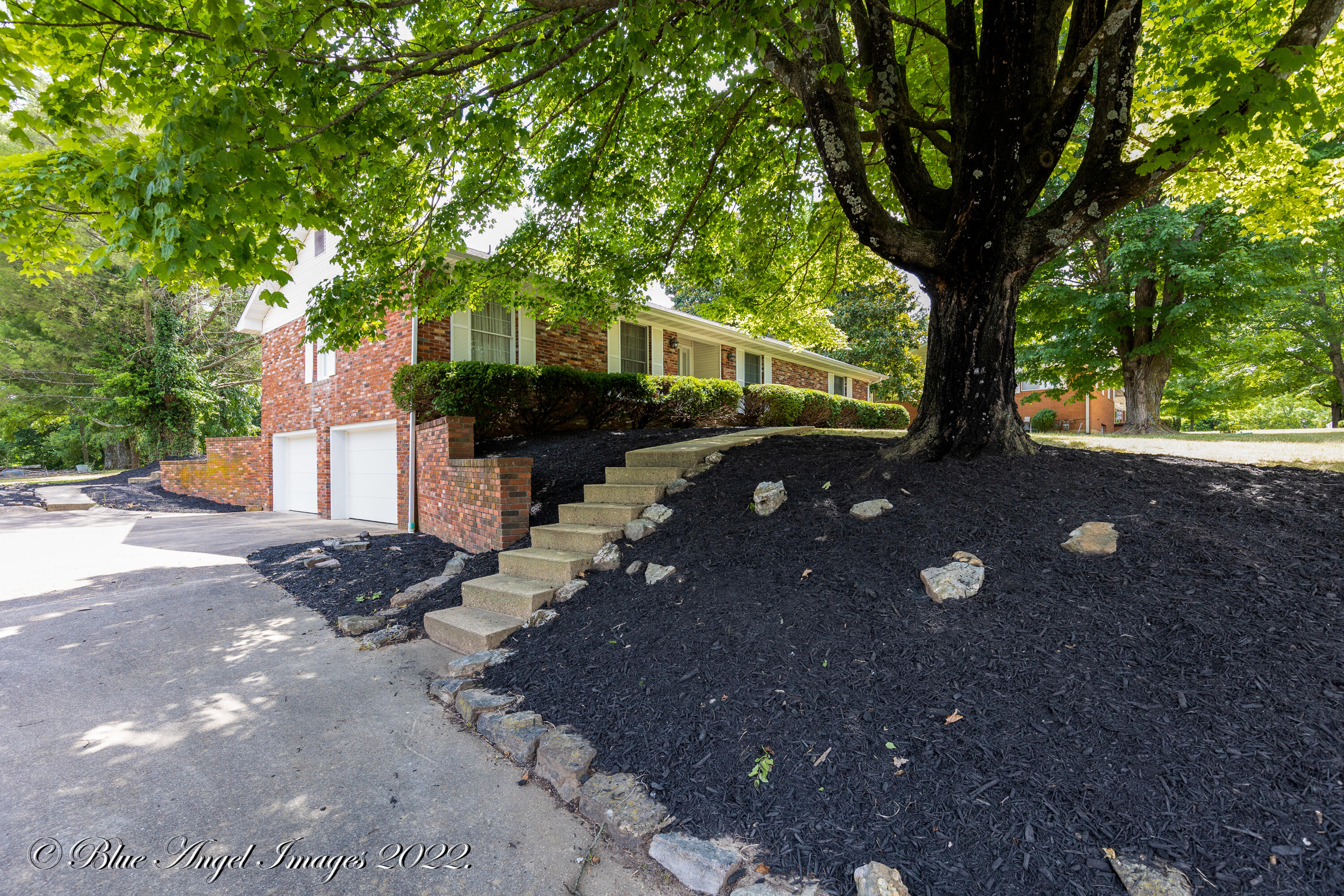 1326 West Broadway Street Property Photo 5