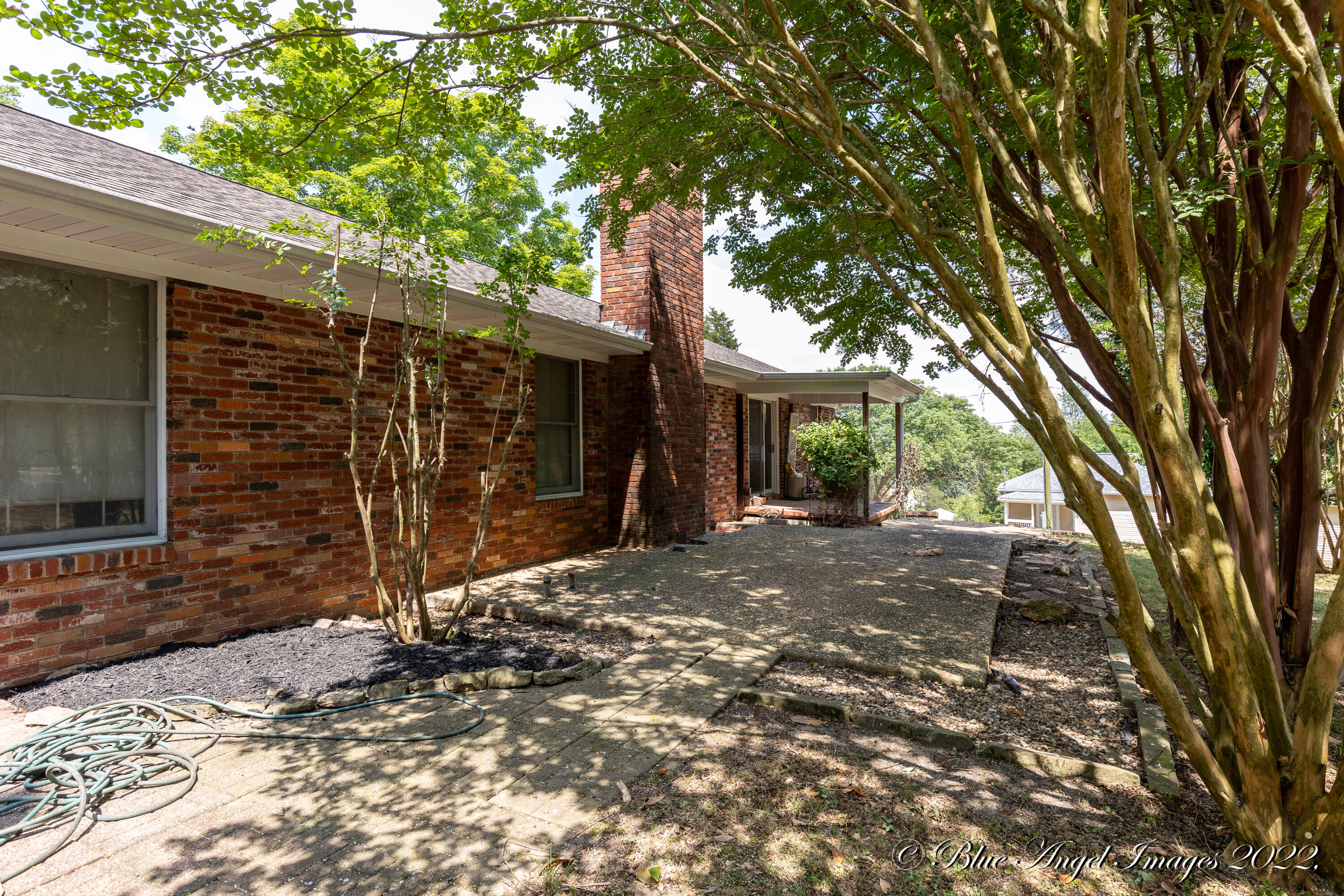 1326 West Broadway Street Property Photo 7