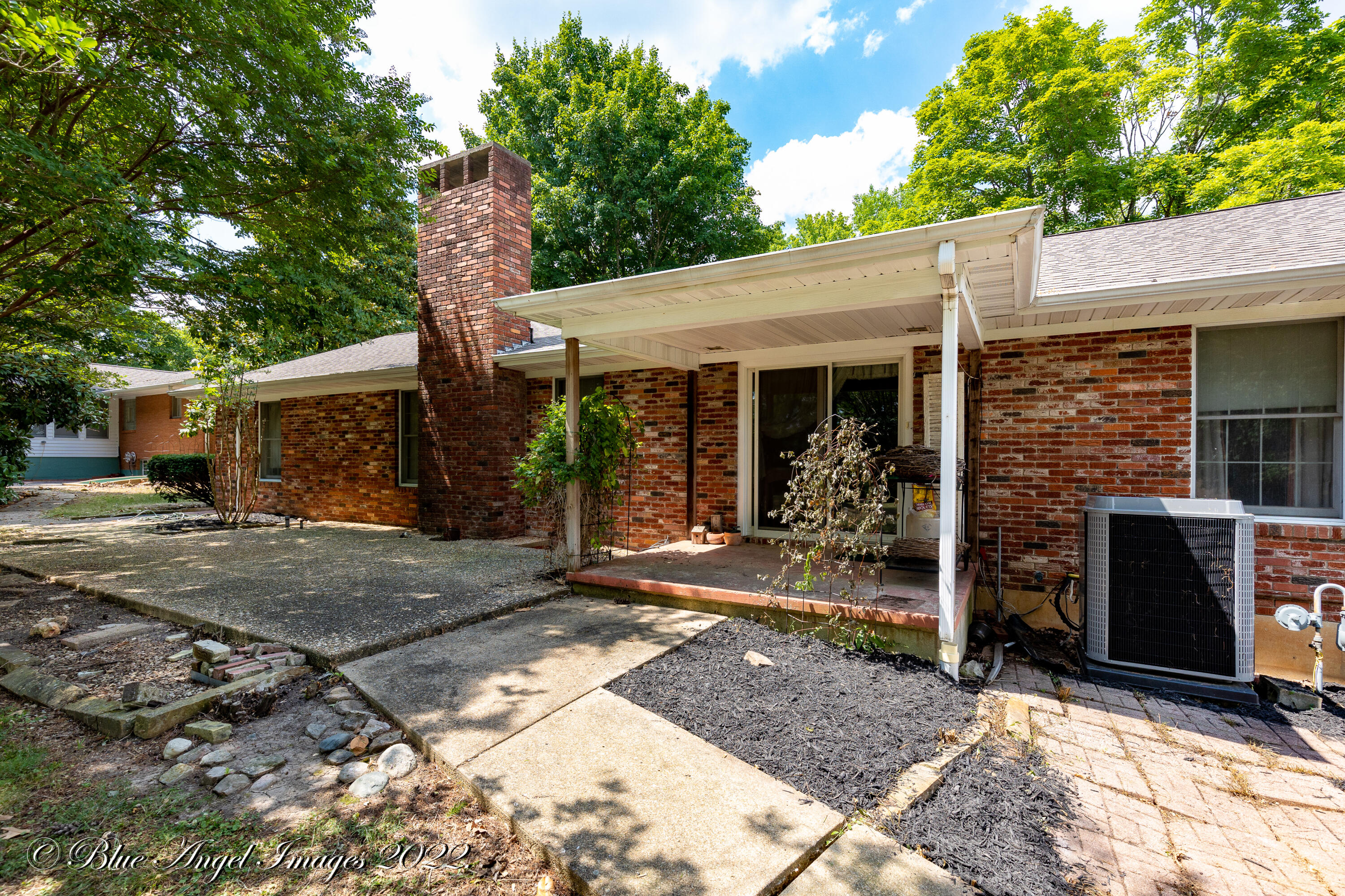 1326 West Broadway Street Property Photo 9