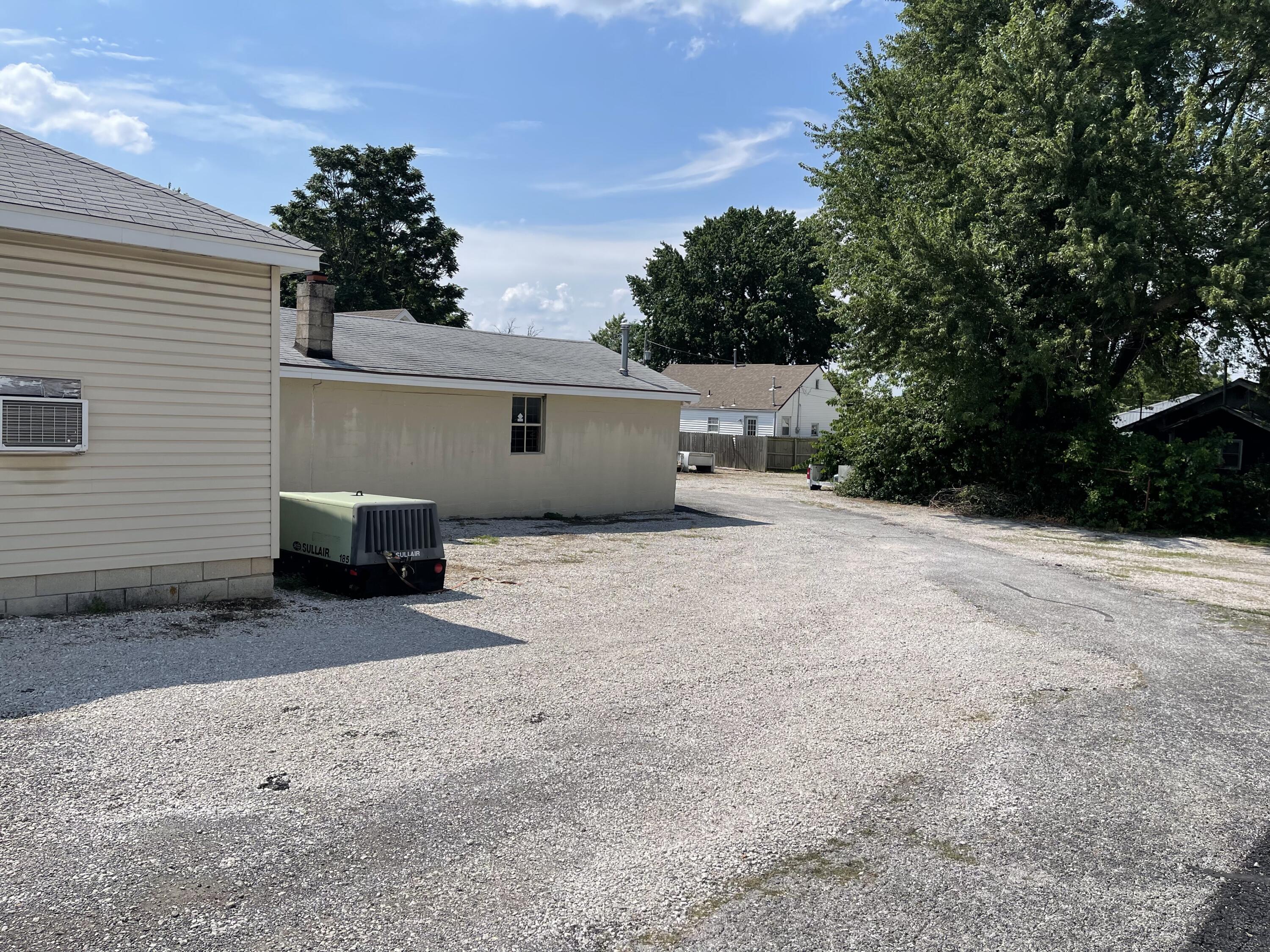1629 East St Louis Street Property Photo 27