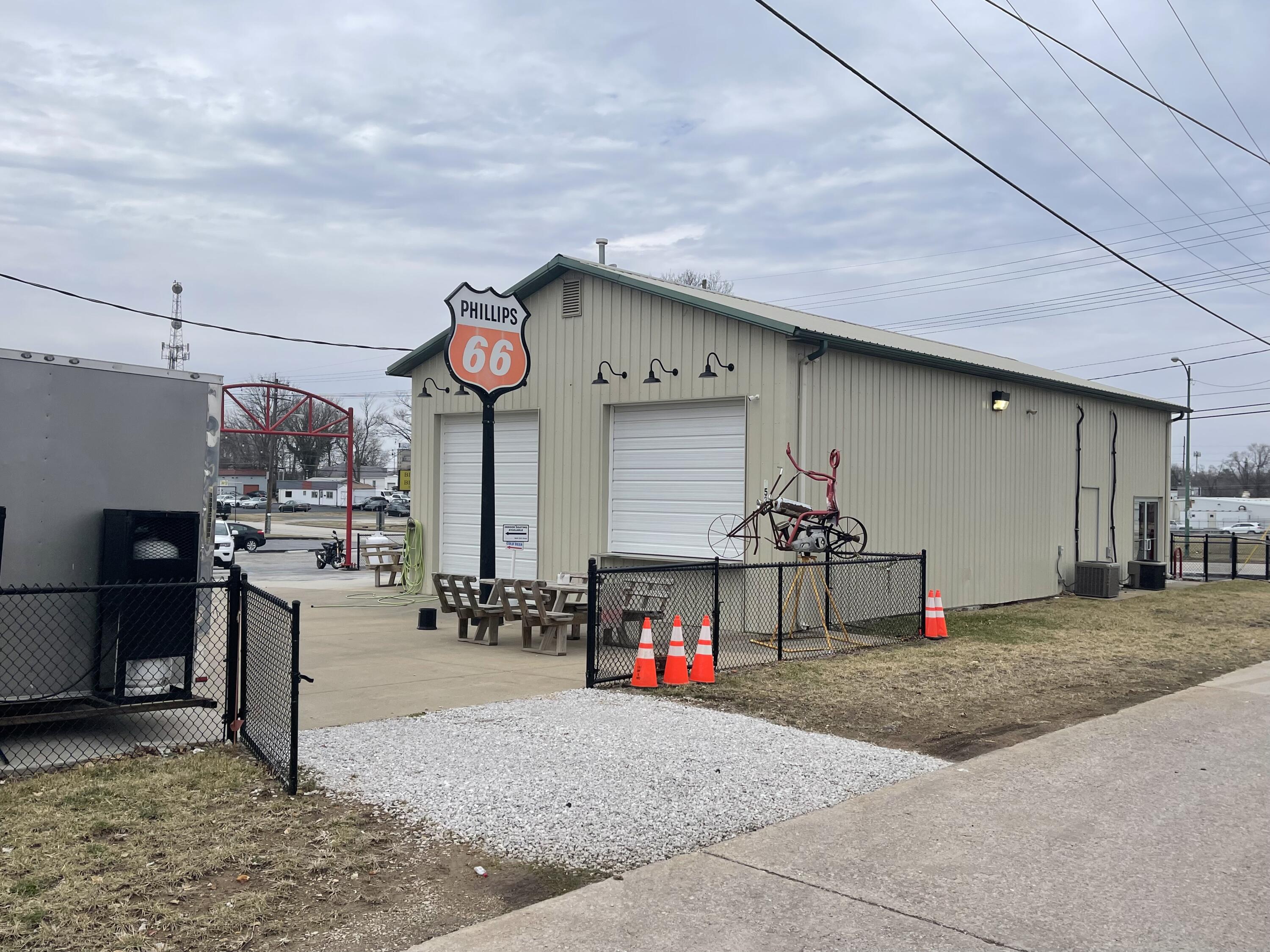 1530 East St Louis Street Property Photo 1