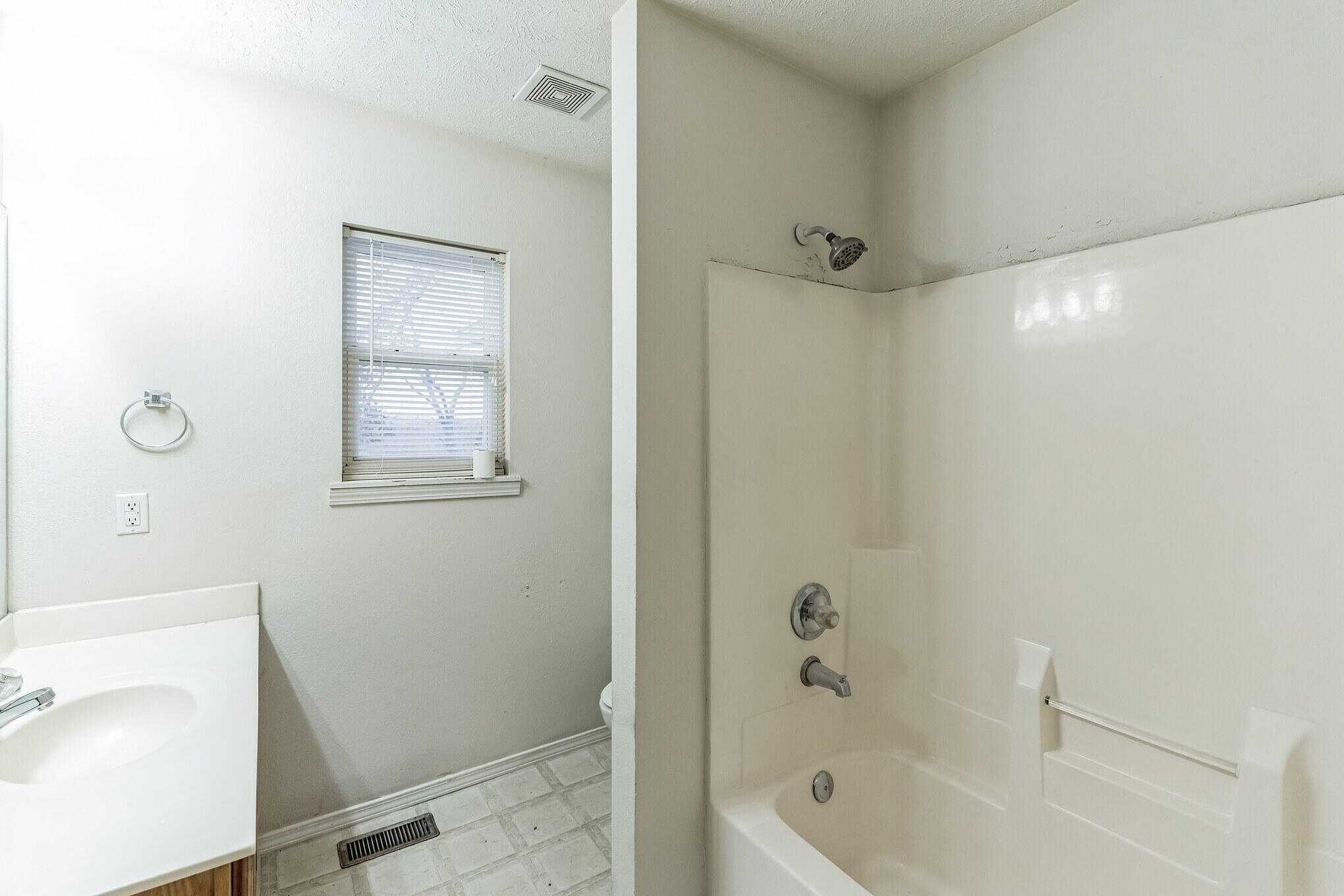 41 Clear Cove Drive Property Photo 12