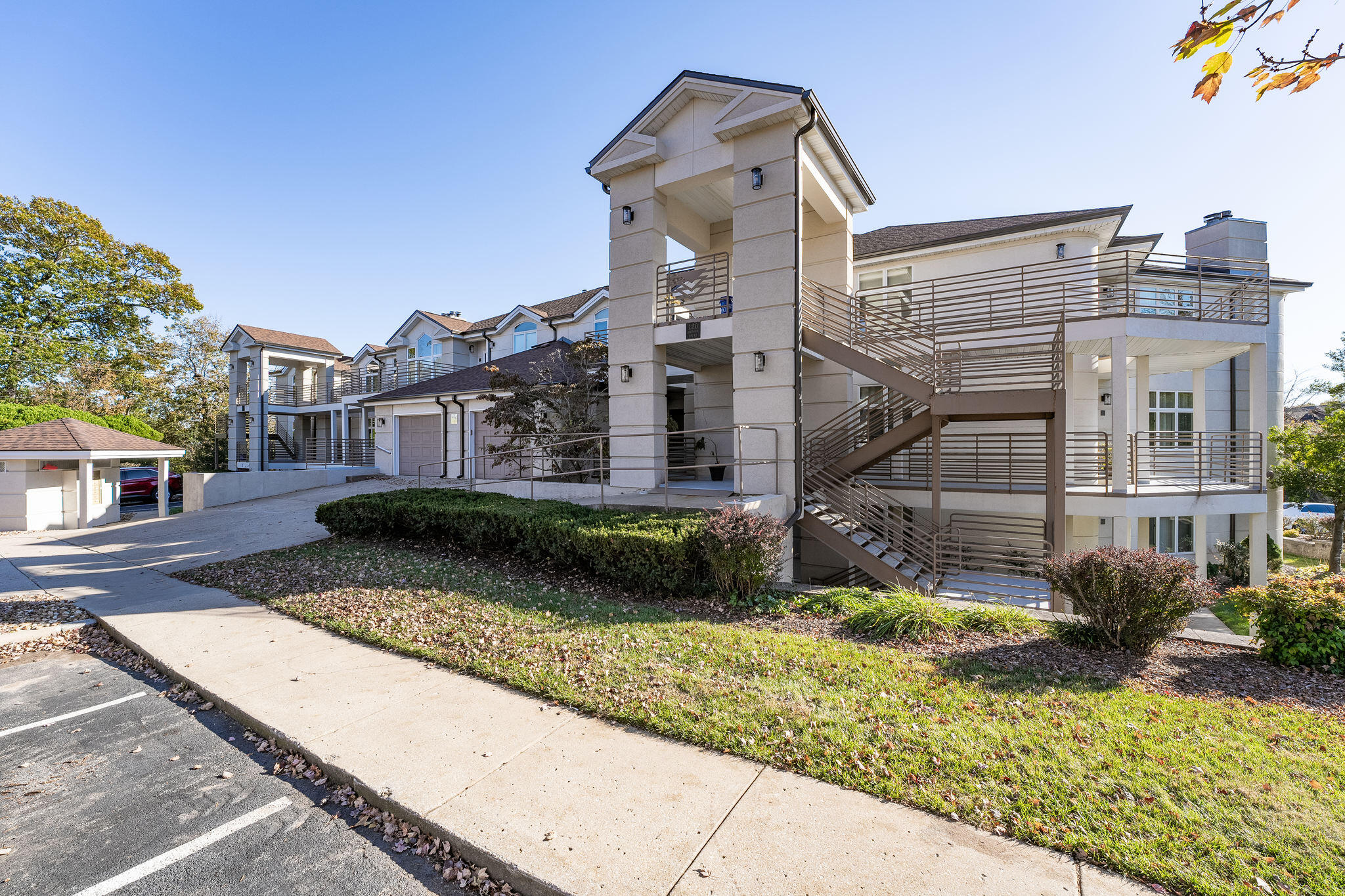 120 Oxford Drive Property Photo 1