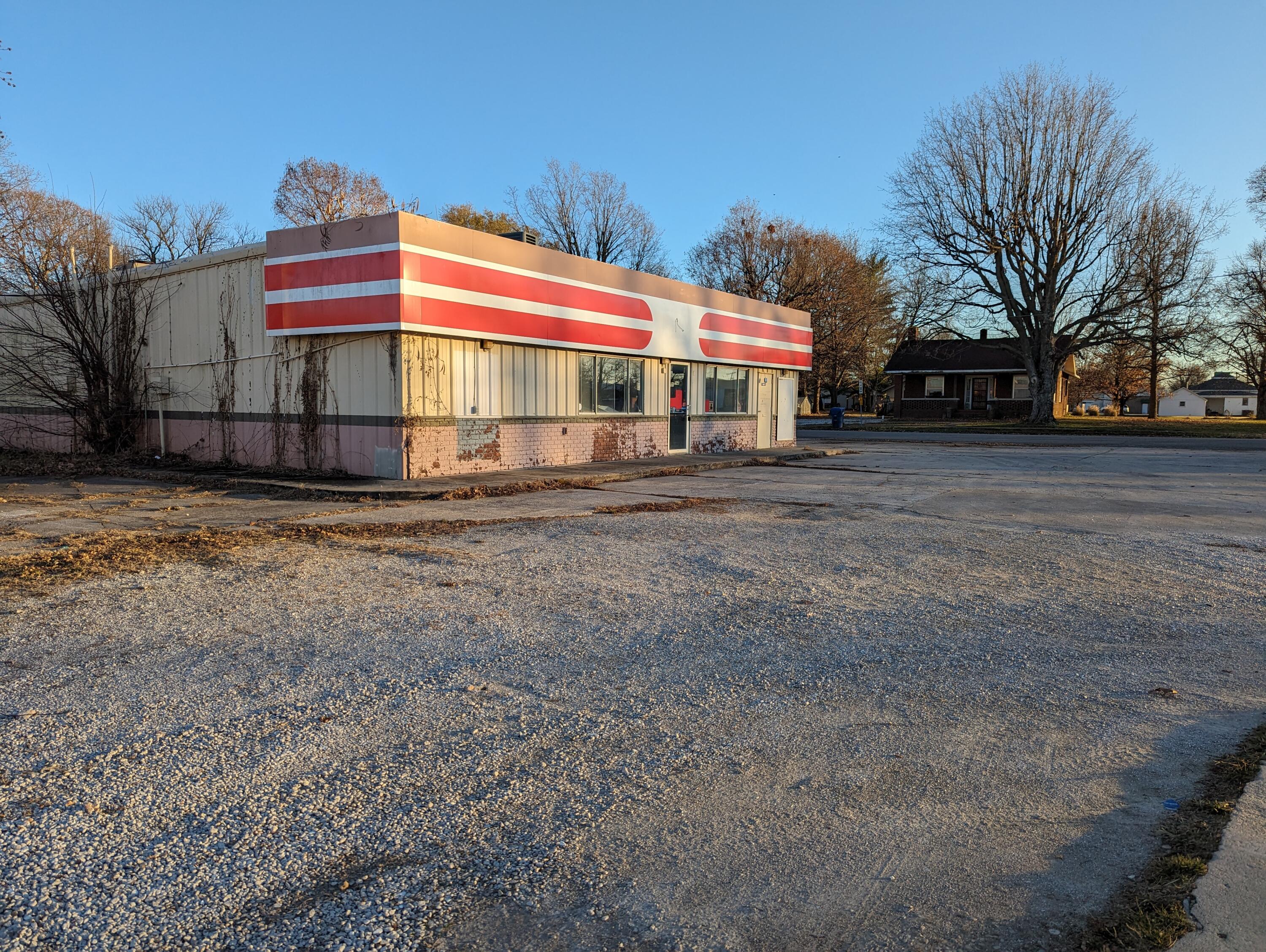 150 North Grand Avenue Avenue Property Photo 3
