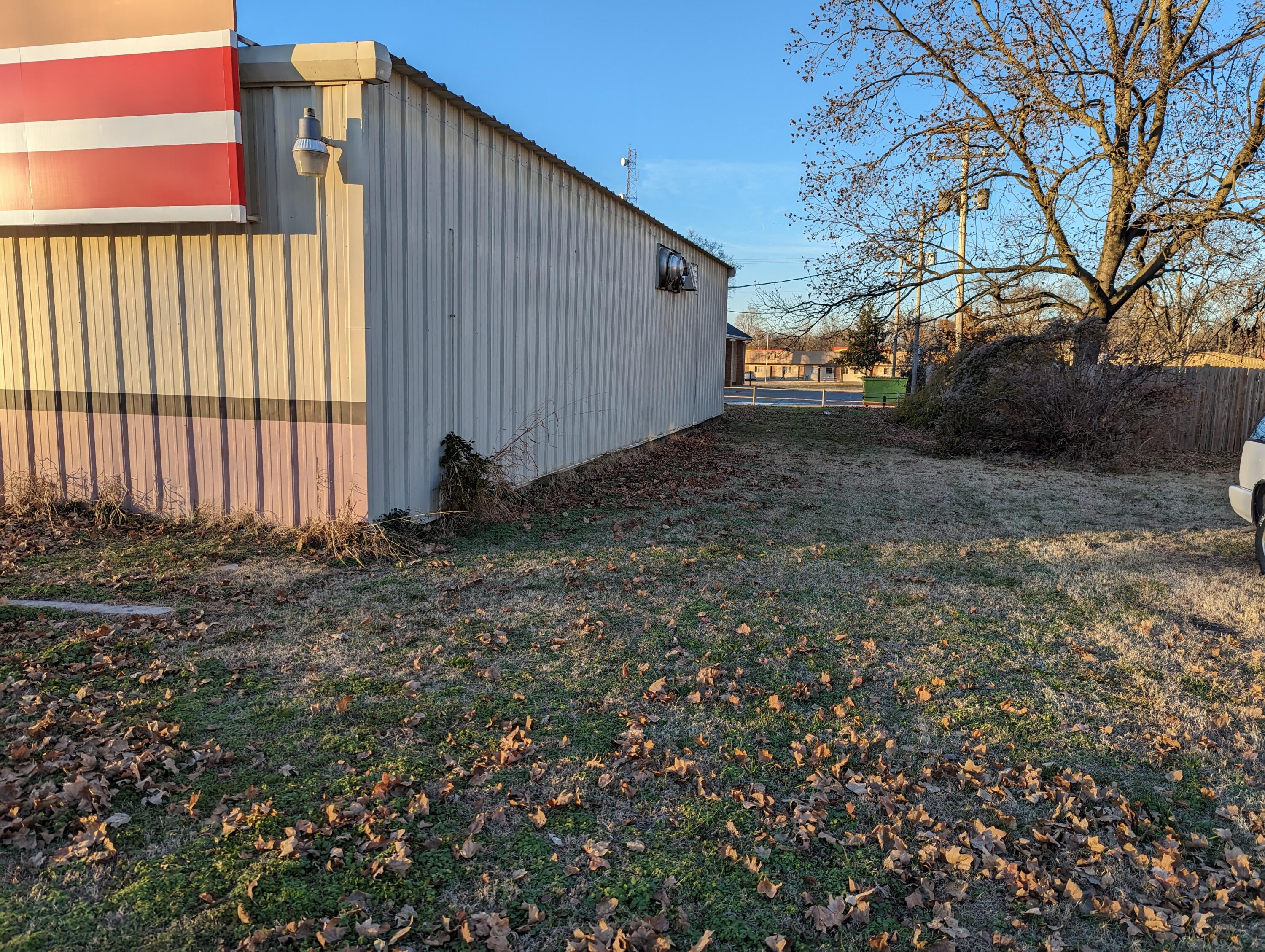 150 North Grand Avenue Avenue Property Photo 5
