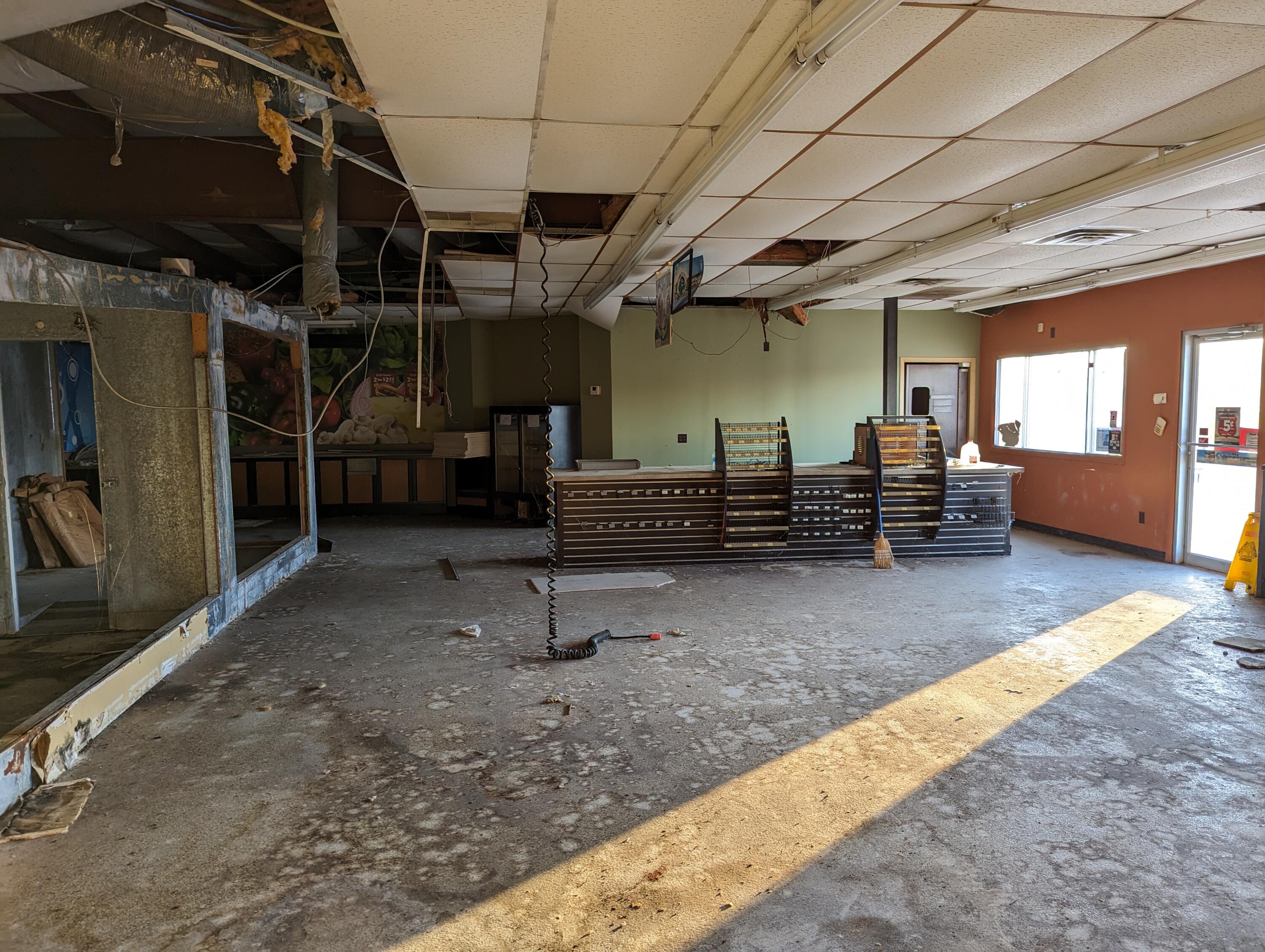 150 North Grand Avenue Avenue Property Photo 9