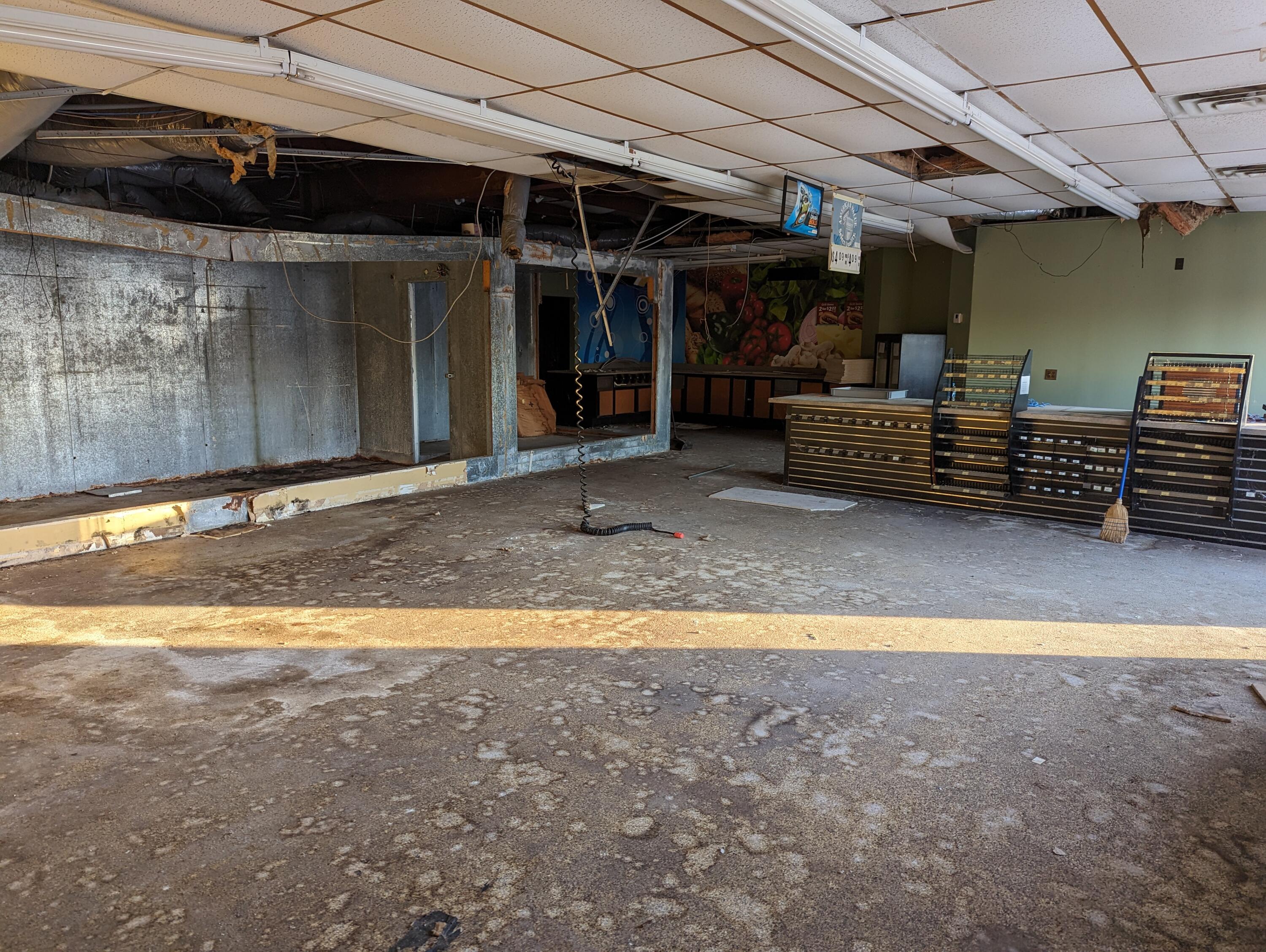 150 North Grand Avenue Avenue Property Photo 11