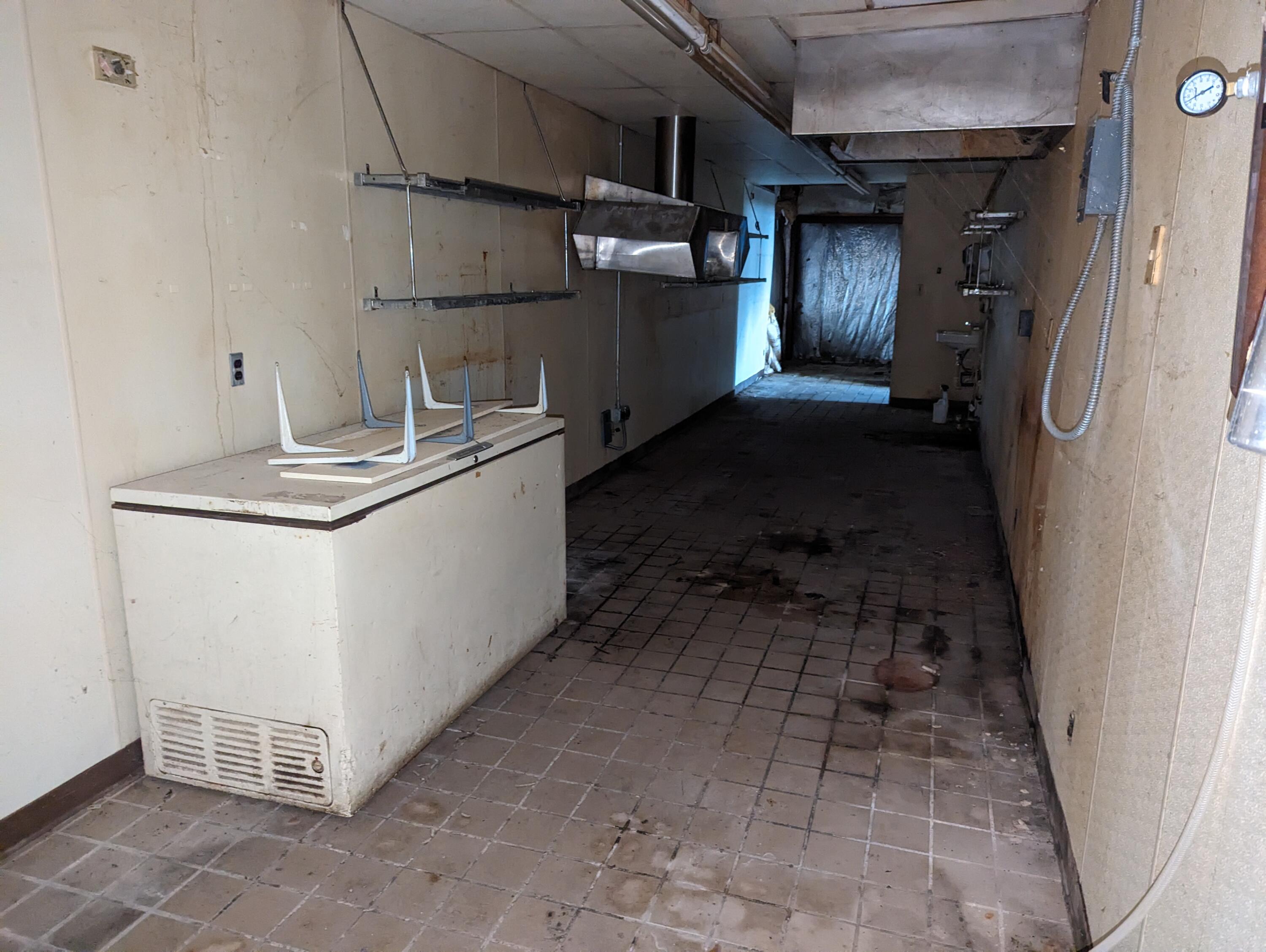 150 North Grand Avenue Avenue Property Photo 12