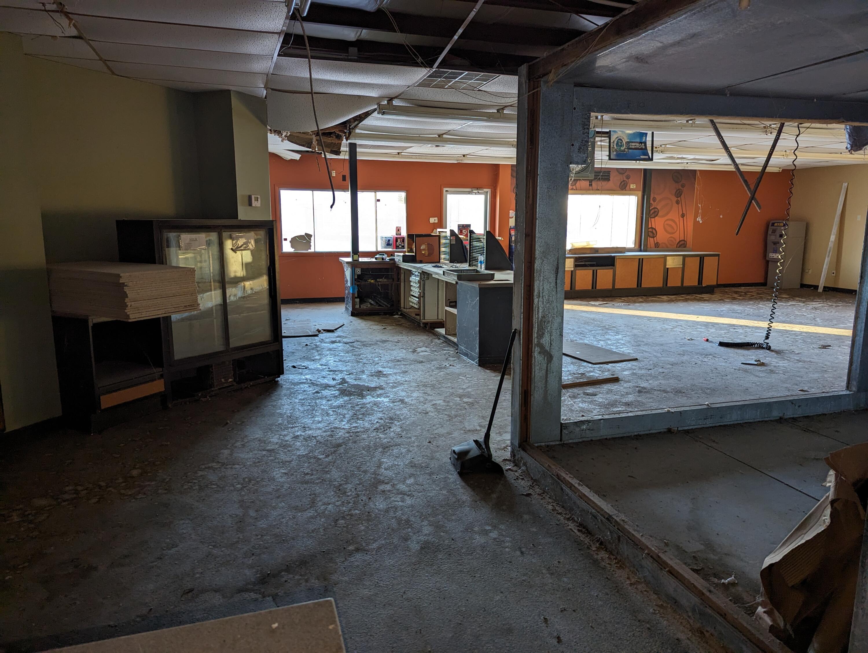 150 North Grand Avenue Avenue Property Photo 13