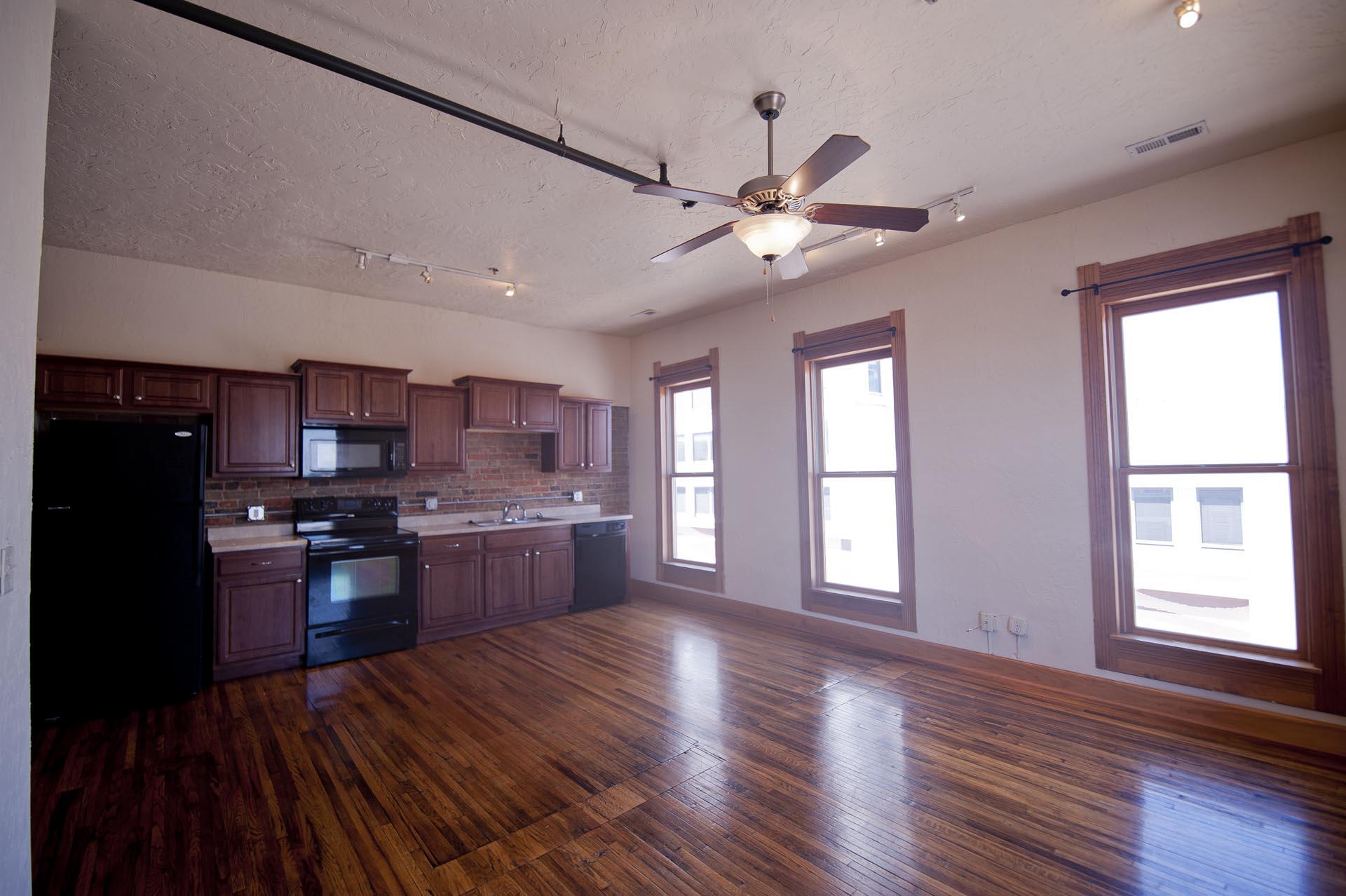 222 Park Central North Property Photo 3