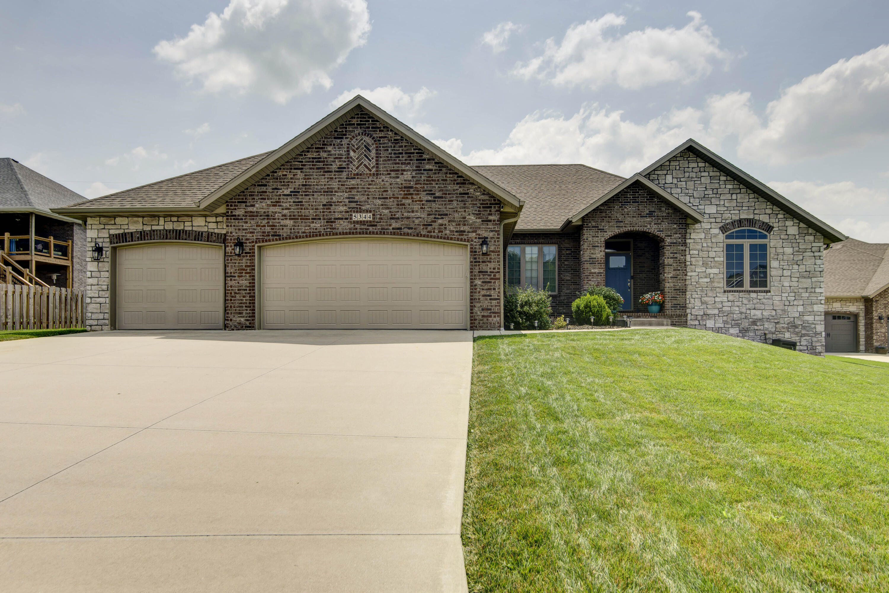 5344 East Wild Horse Drive Property Photo 1