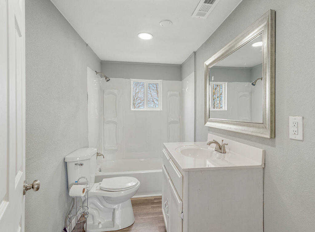 300 North Northcutt Avenue Property Photo 9