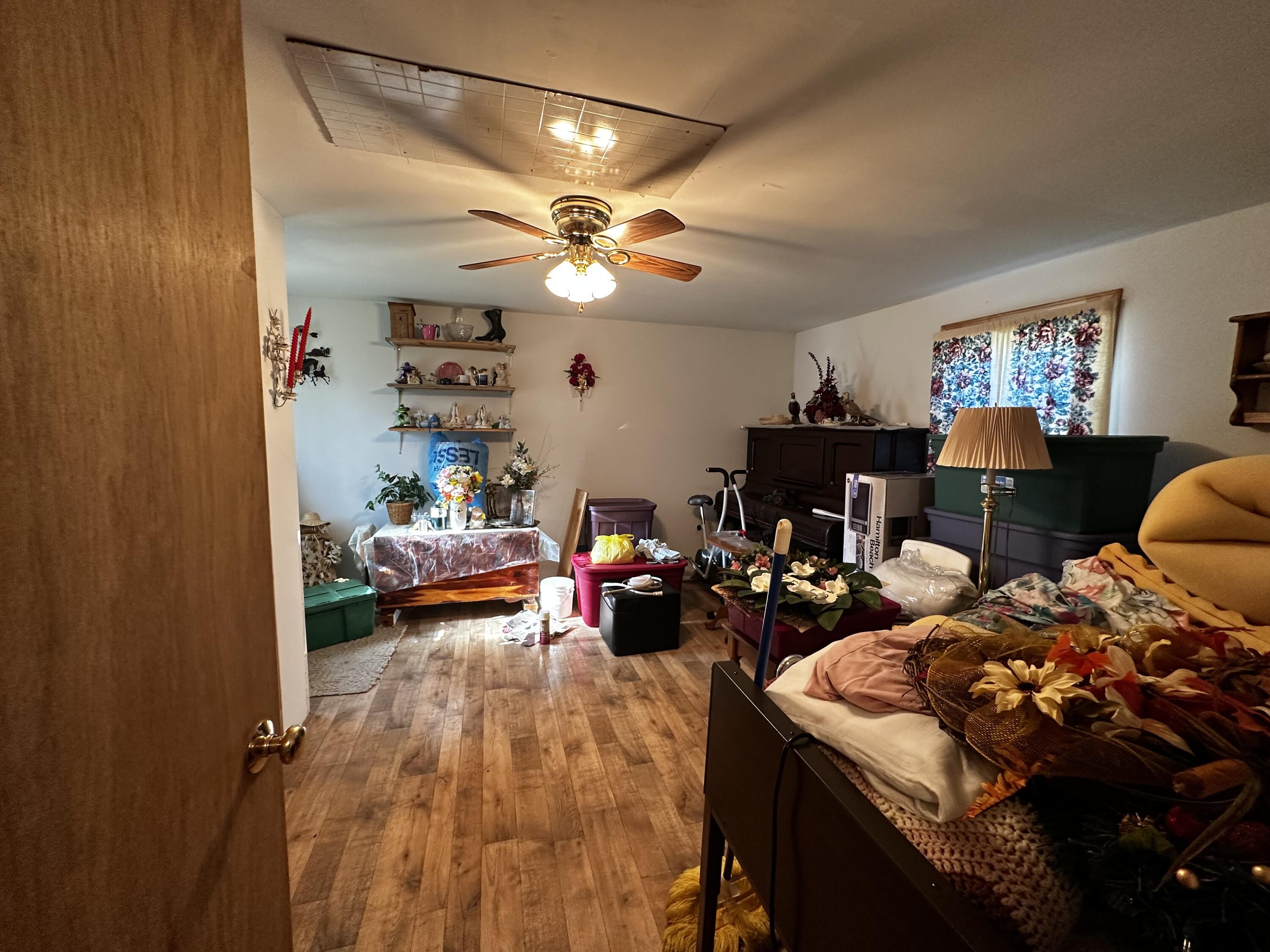19038 State Highway E Property Photo 5