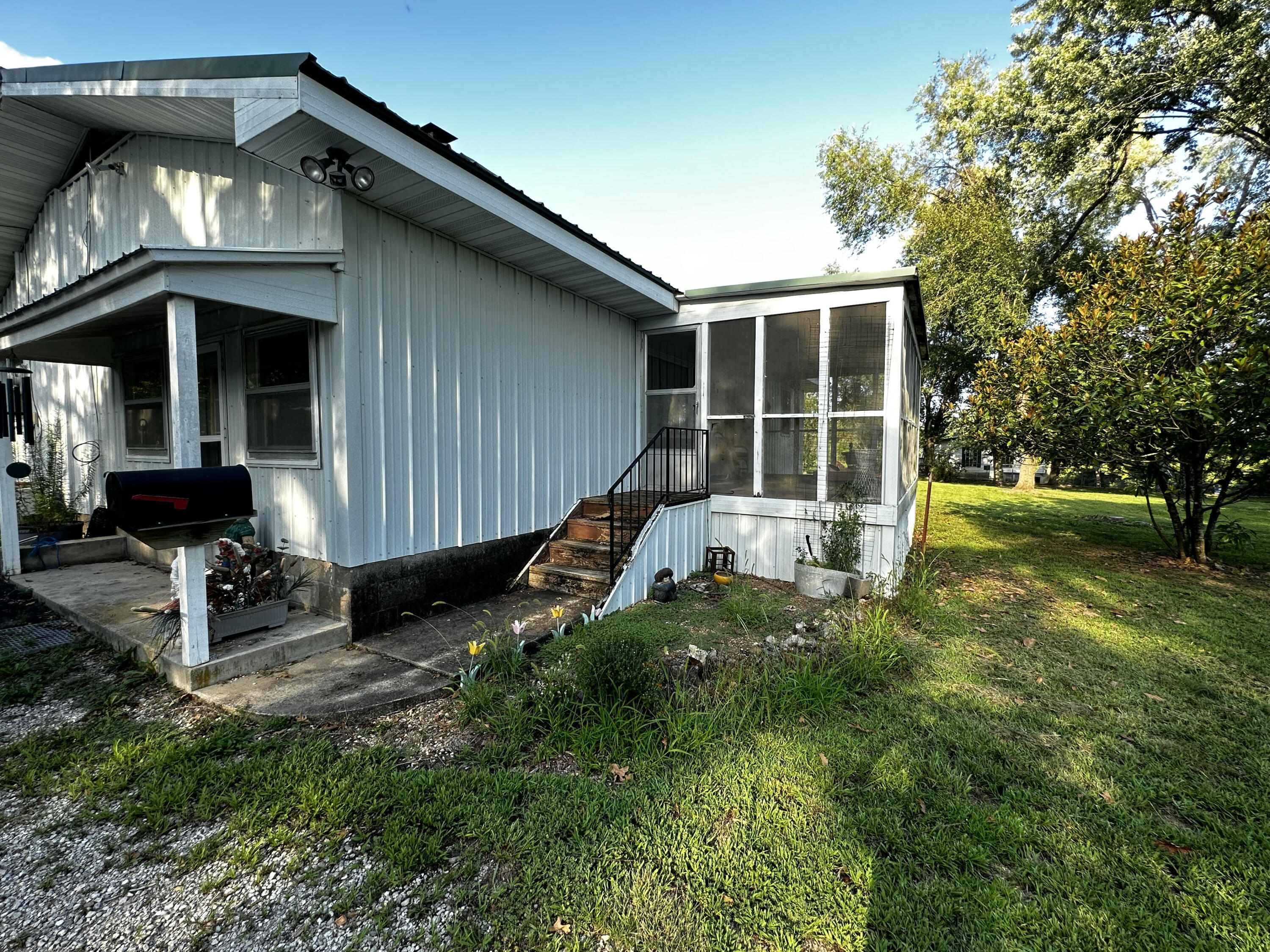 19038 State Highway E Property Photo 17