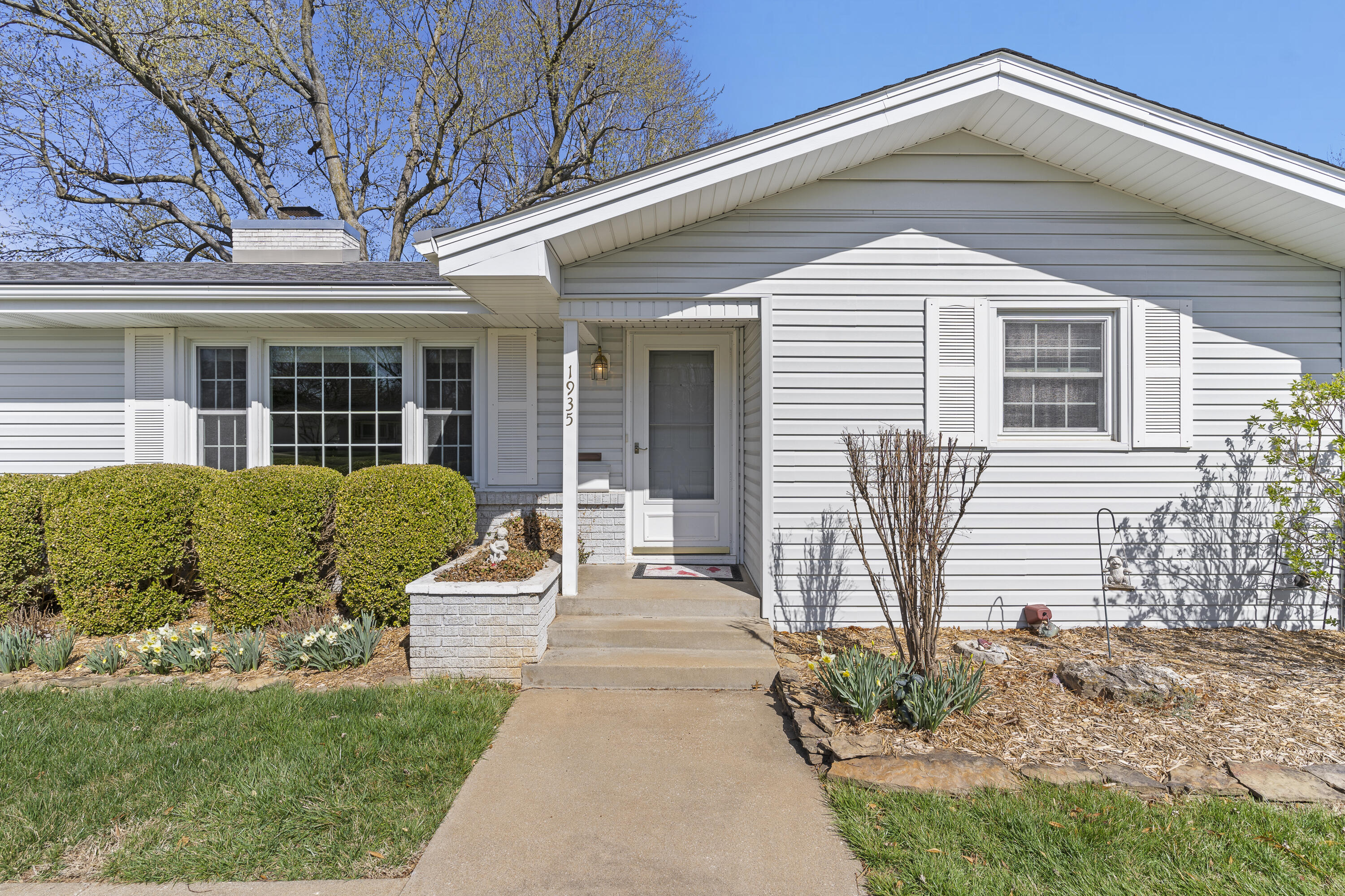 1935 East Rosebrier Street Property Photo 1
