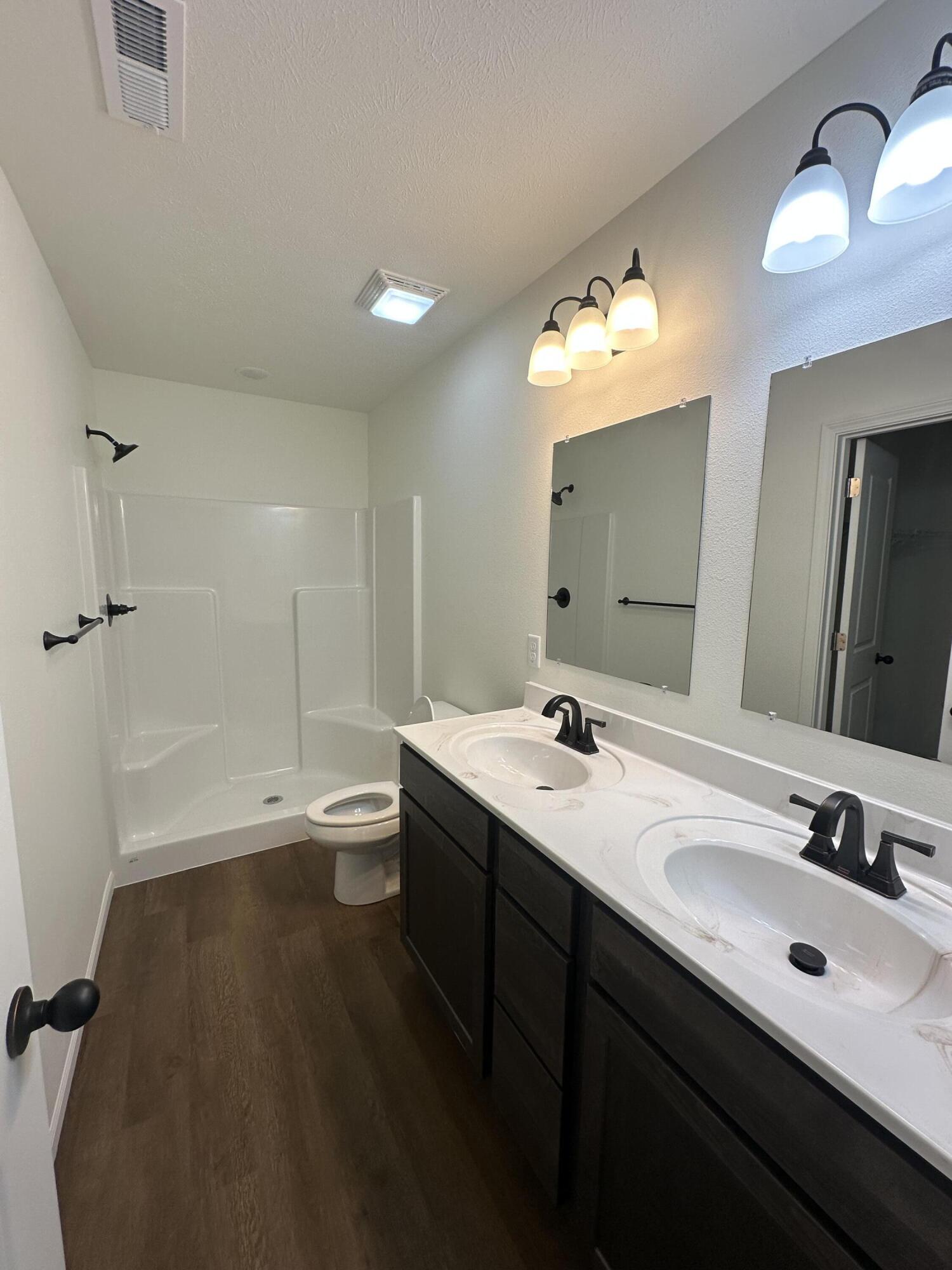 592 Pine Woods Village Drive Property Photo 7