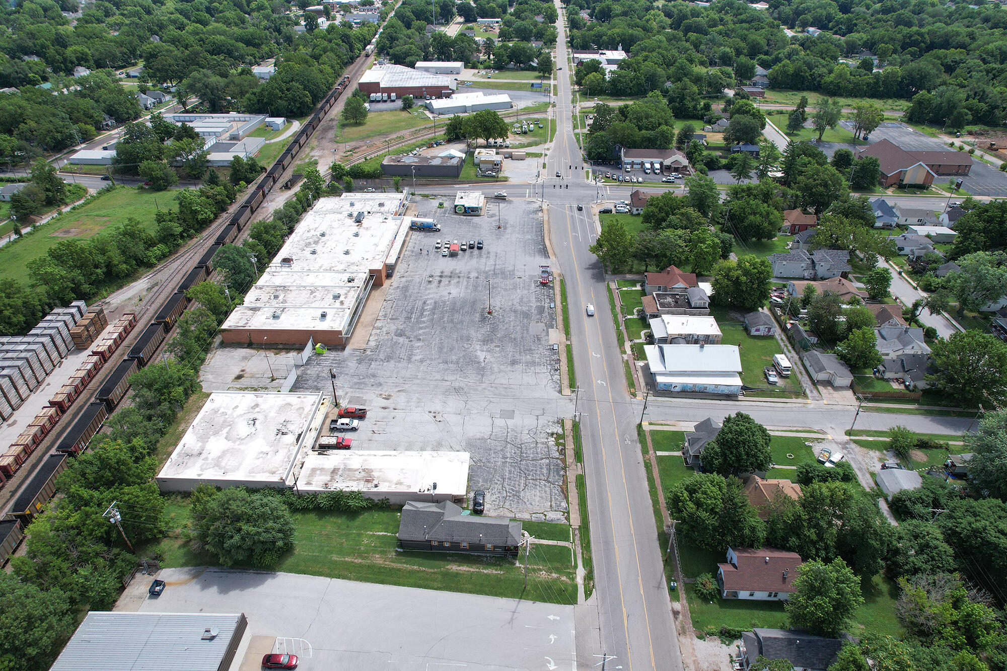 1075 East Commercial Street Property Photo 3