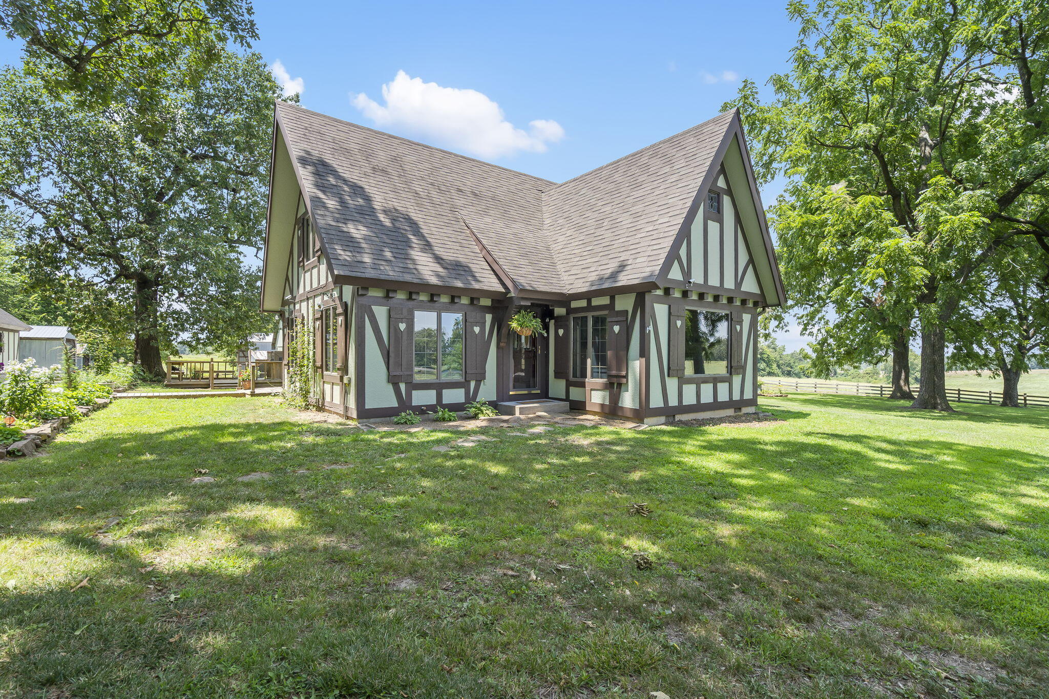 10239 Farm Road 1035 Property Photo 10