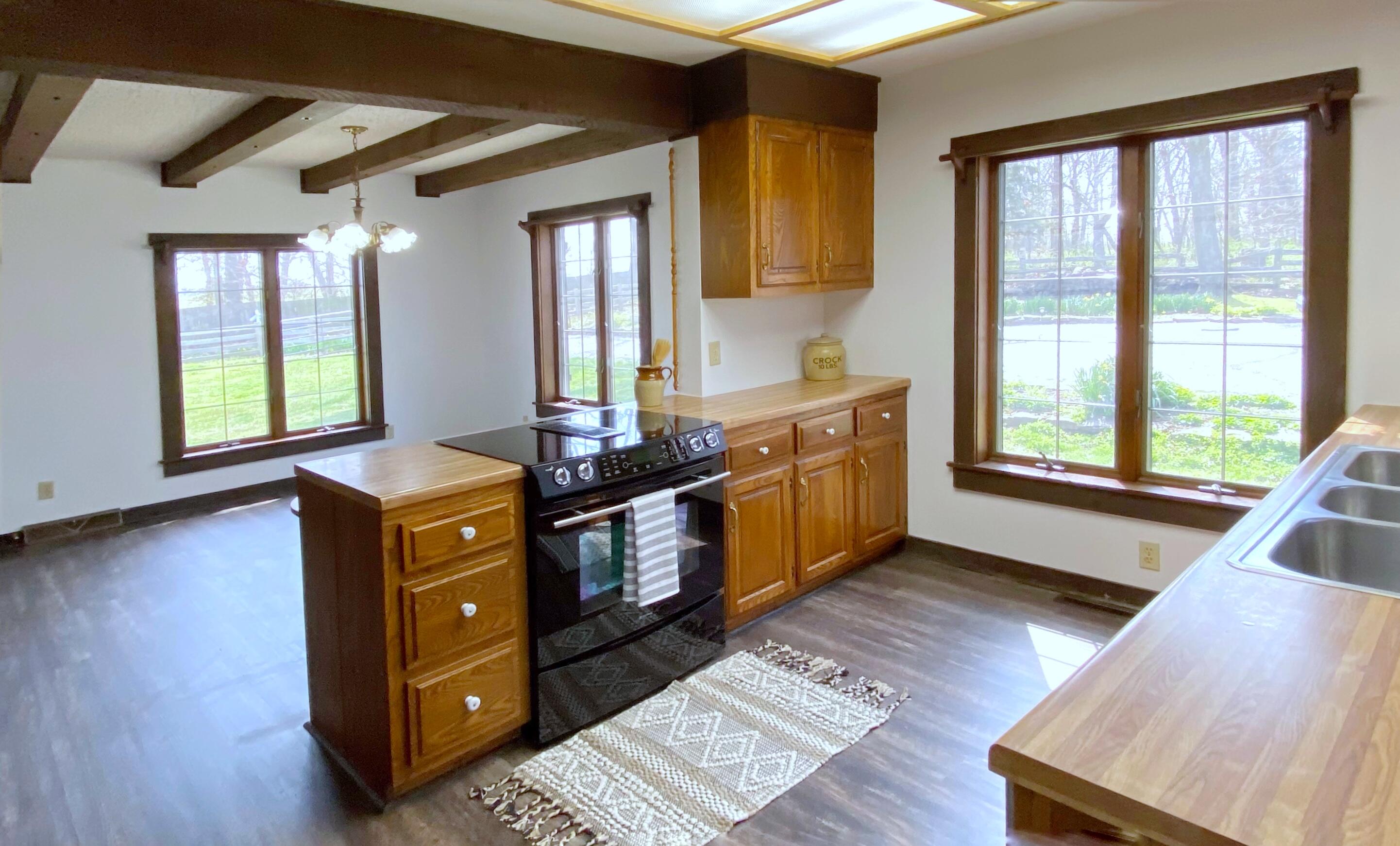 10239 Farm Road 1035 Property Photo 13