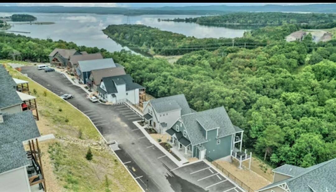 410 Lakefront Drive Property Photo 5