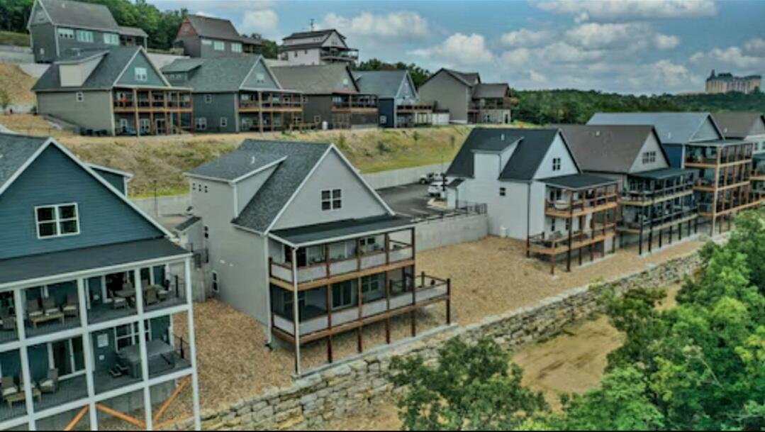 410 Lakefront Drive Property Photo 6