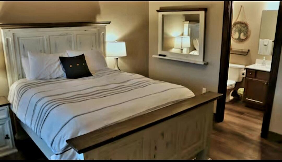 410 Lakefront Drive Property Photo 15