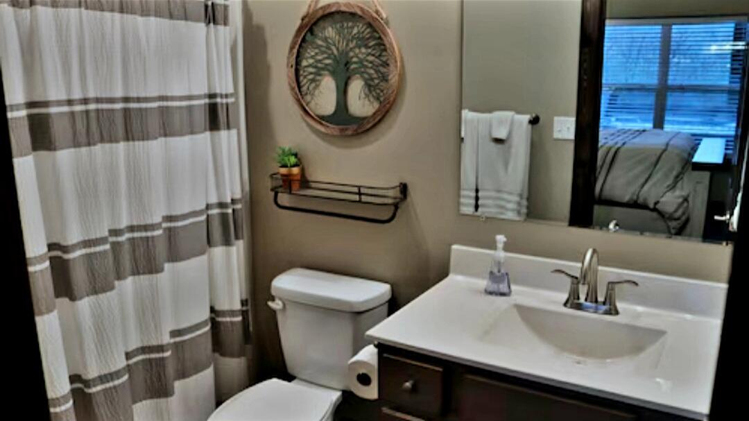 410 Lakefront Drive Property Photo 30