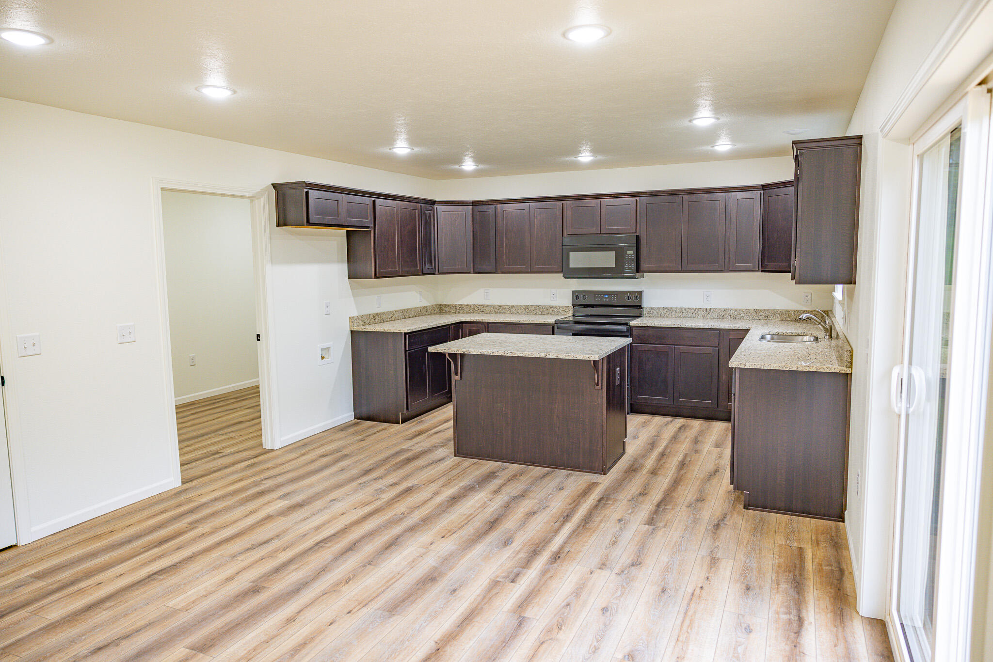 140 Blue Spruce Drive Drive Property Photo 10