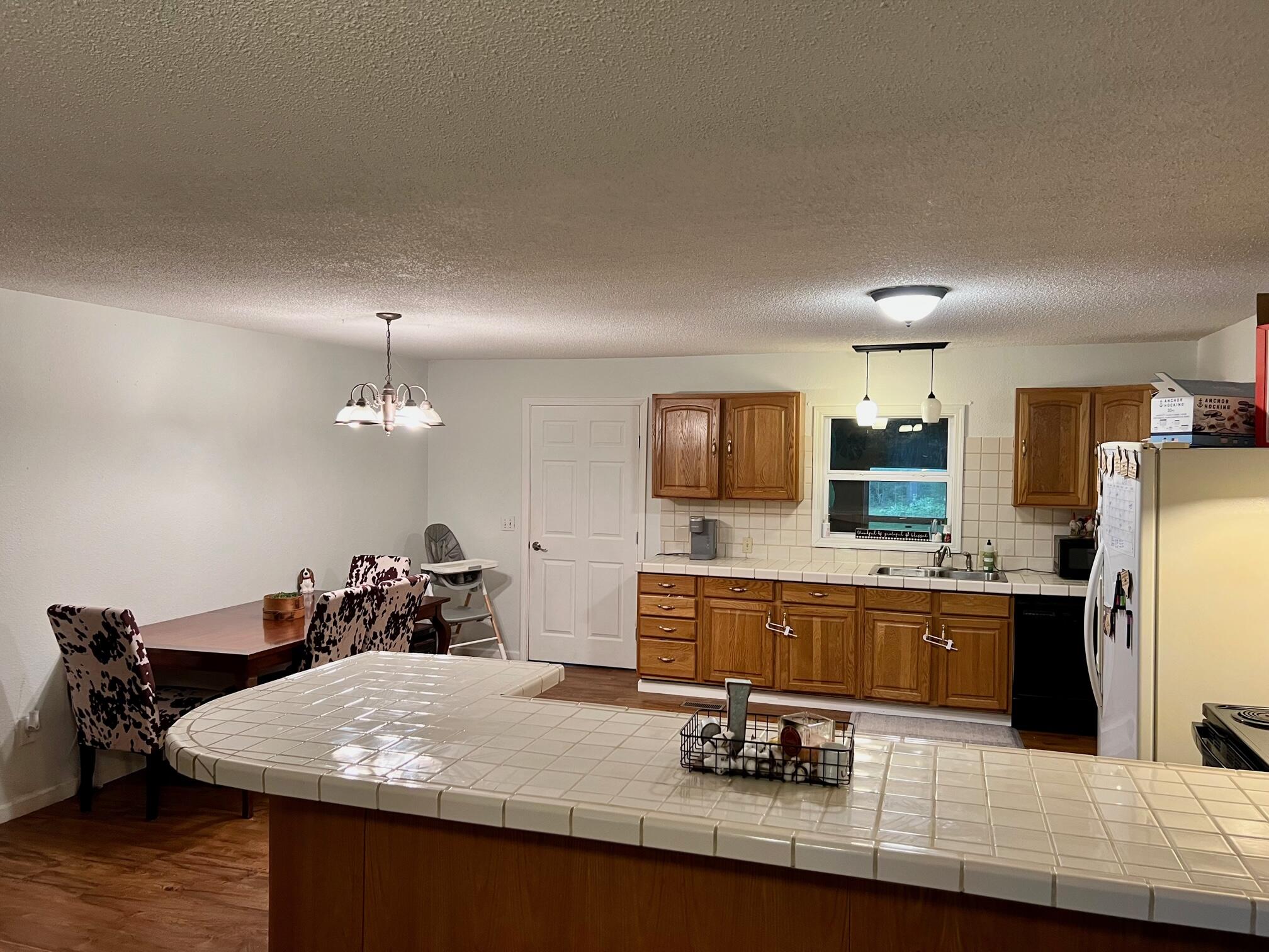 9140 Splitlimb Road Property Photo 4