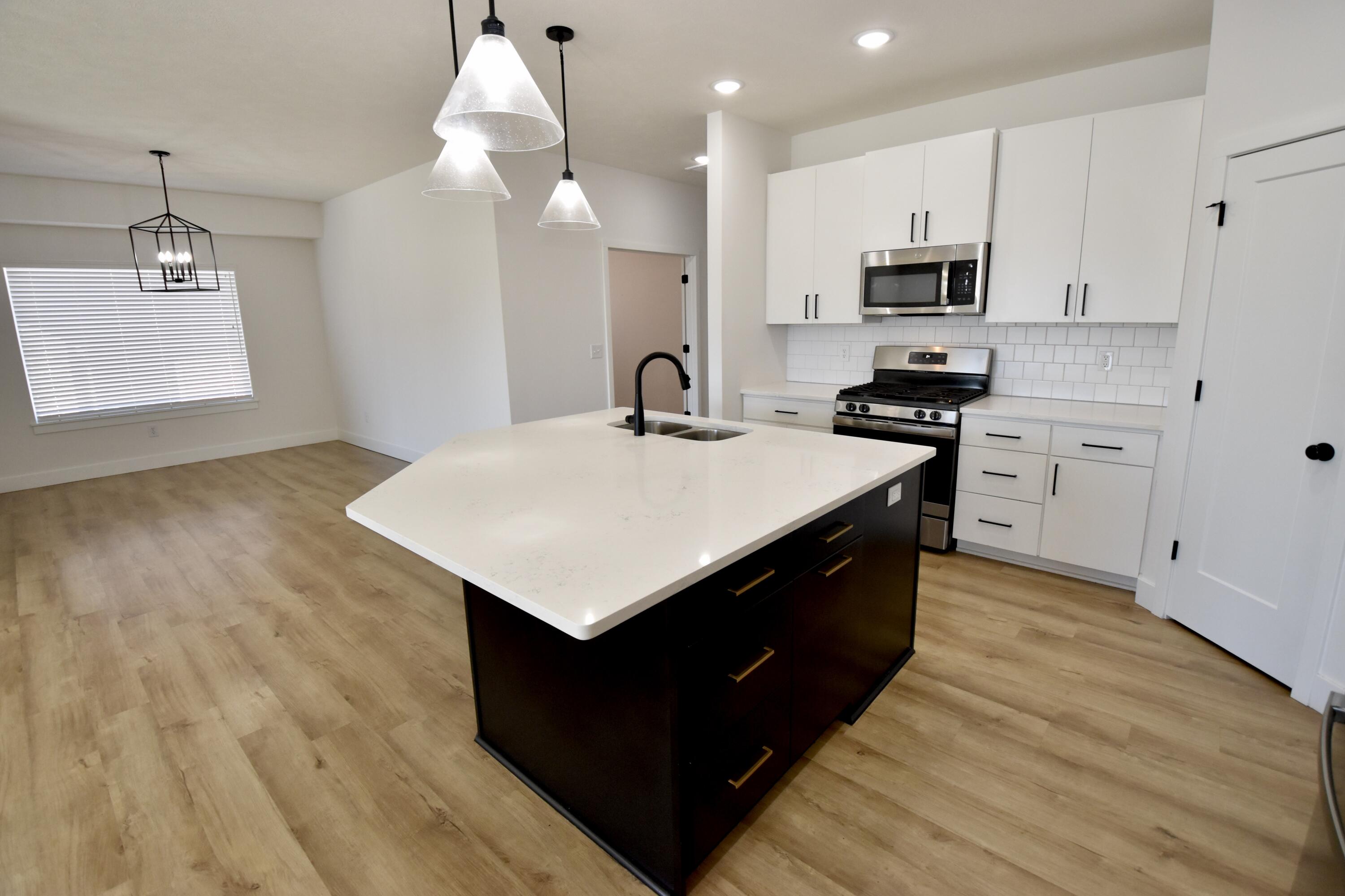 1505 North Thornhill Drive Property Photo 10