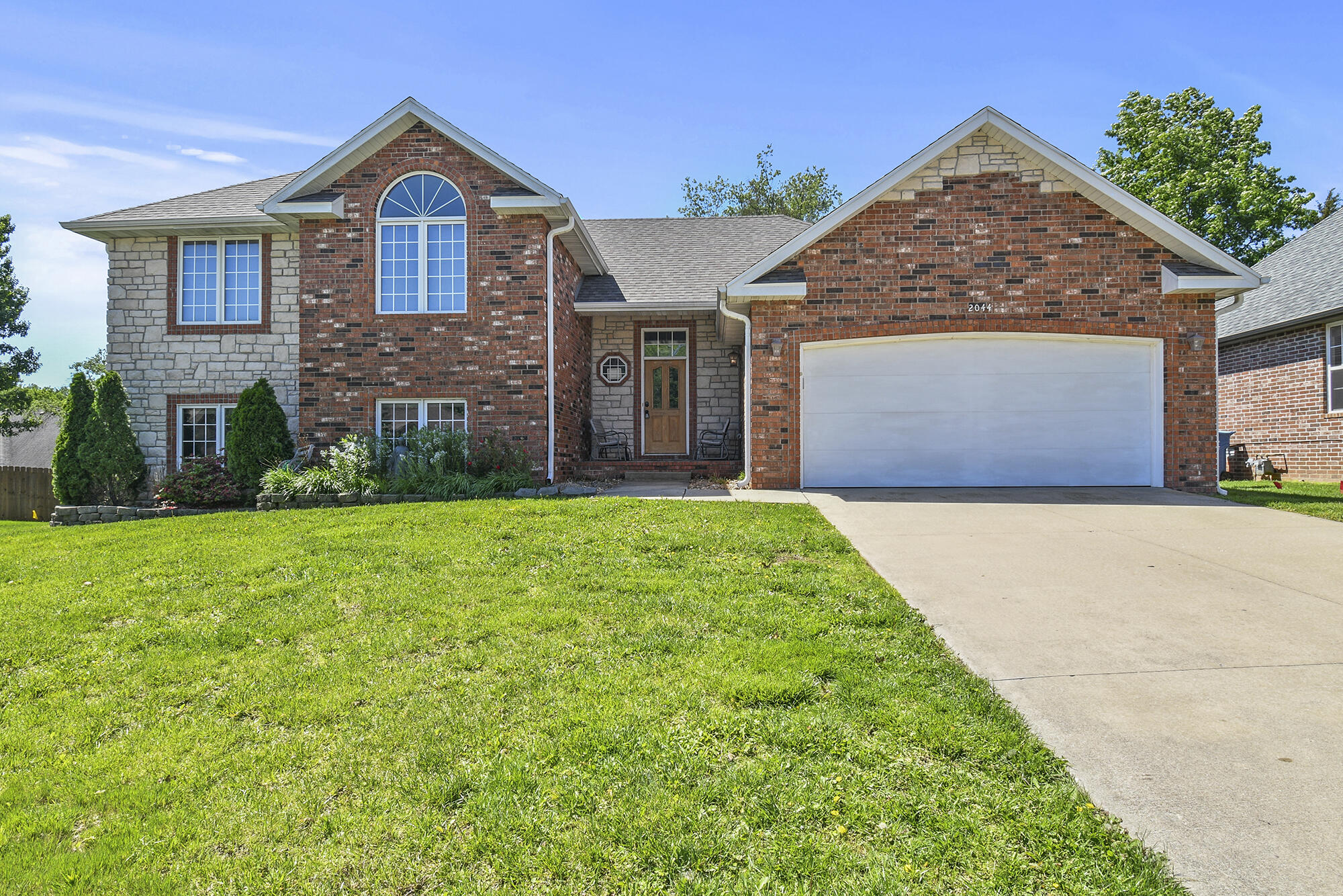 2044 West Woodhaven Court Property Photo 1