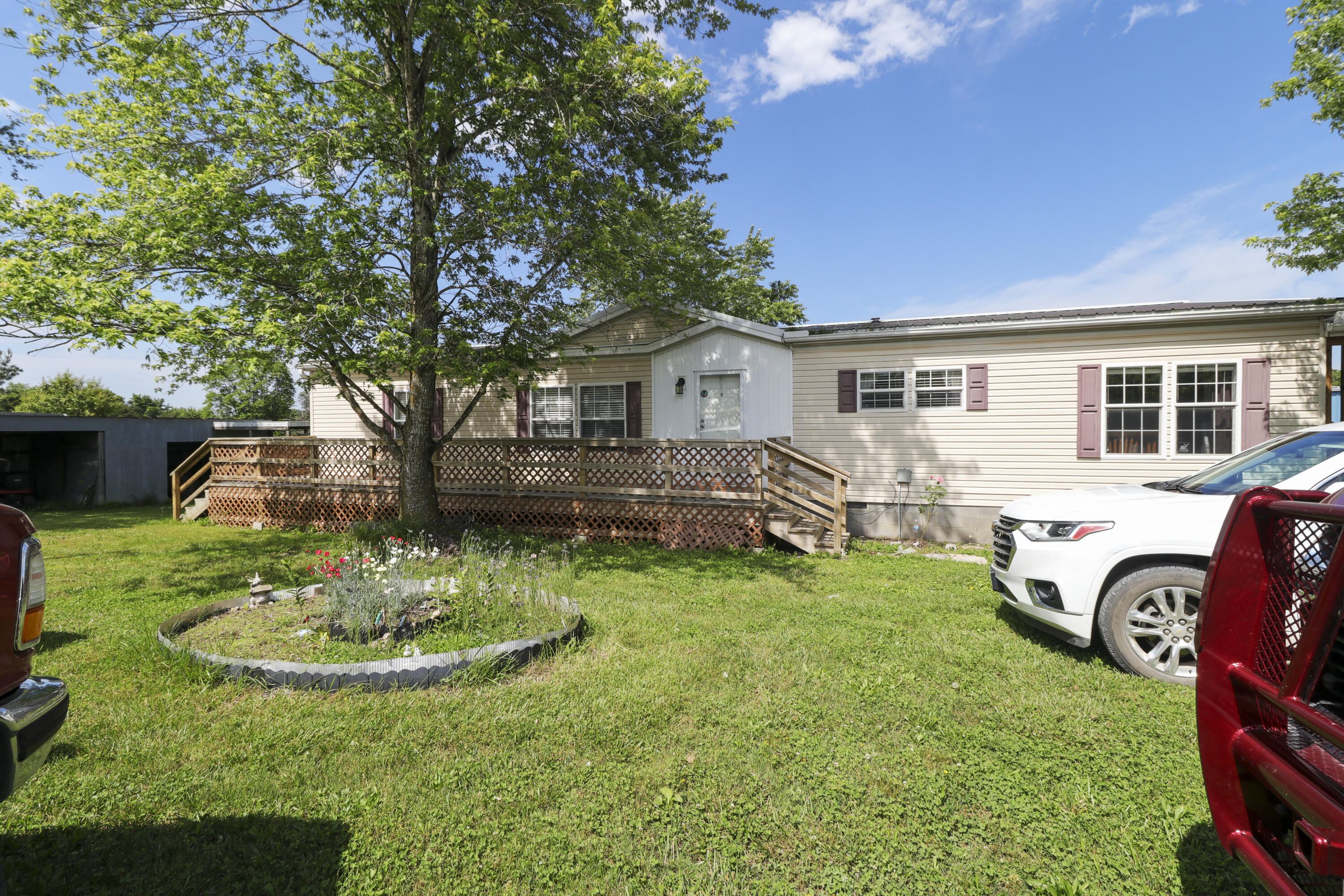 1219 Private Road 1060 Property Photo 1