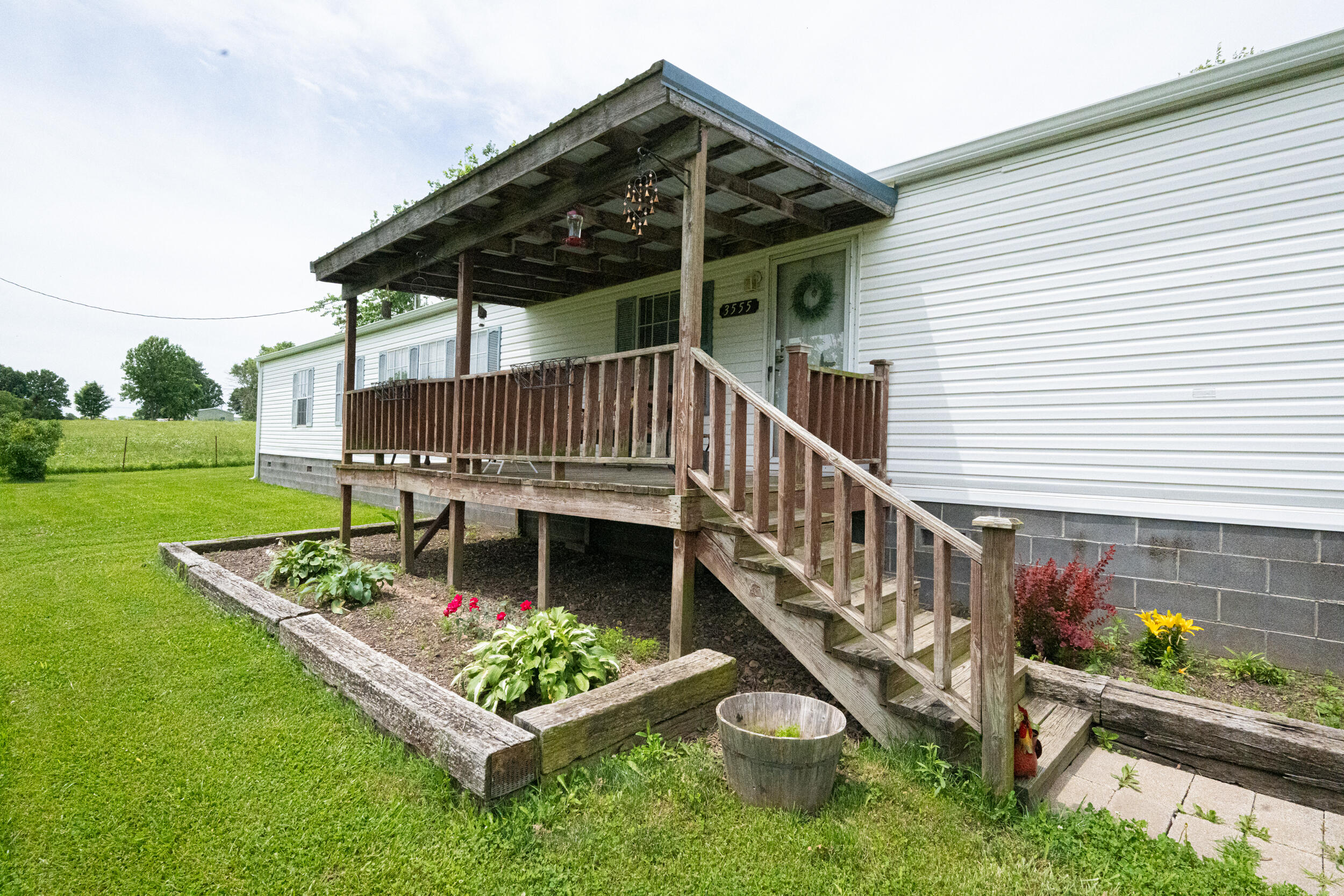 3555 Farm Road 1012 Property Photo 2