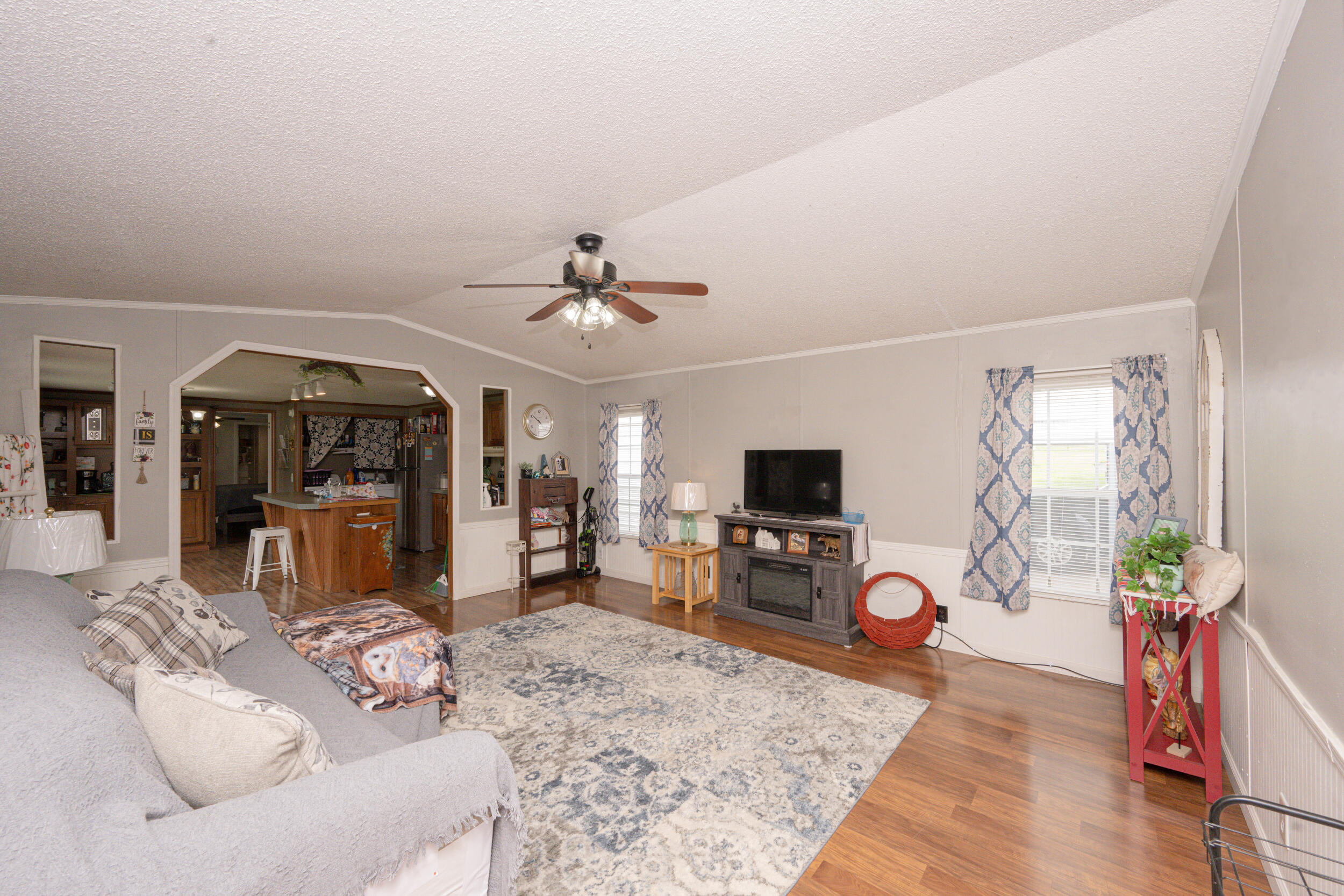 3555 Farm Road 1012 Property Photo 5