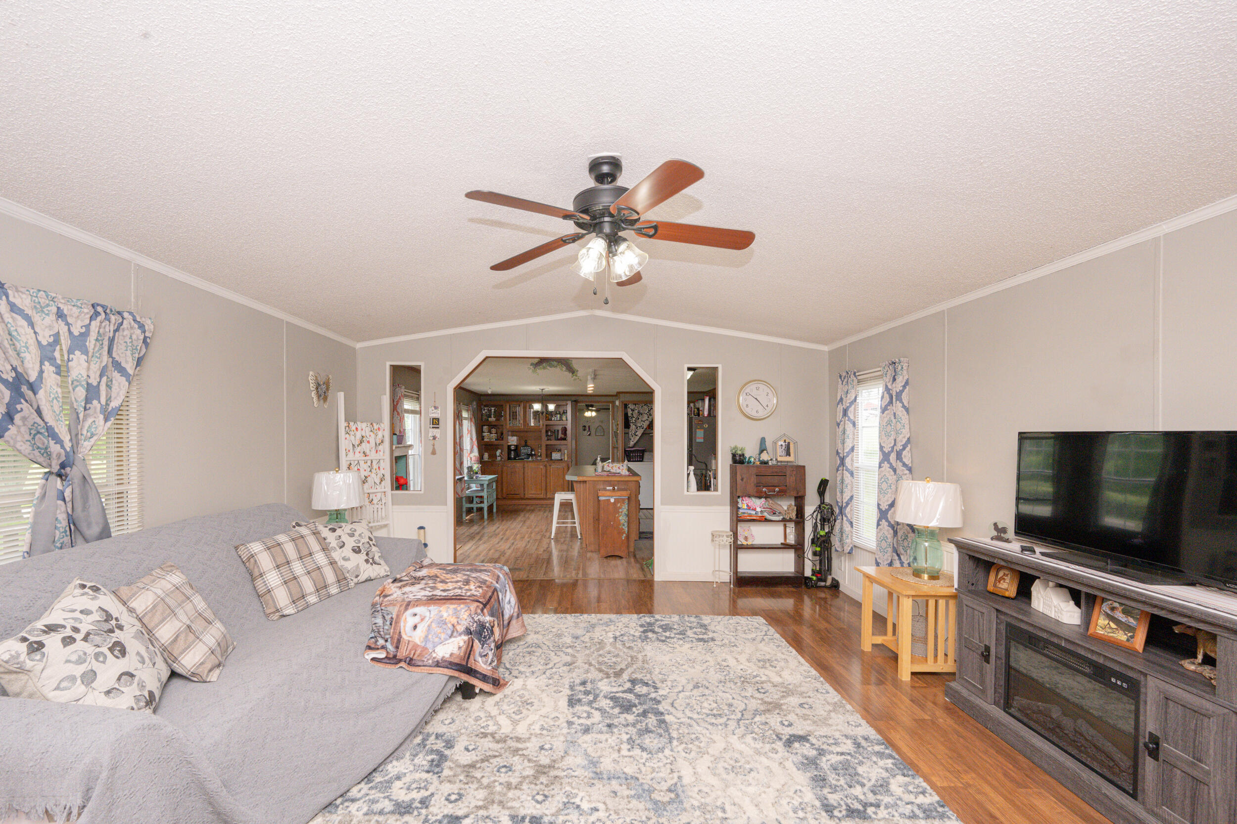 3555 Farm Road 1012 Property Photo 6