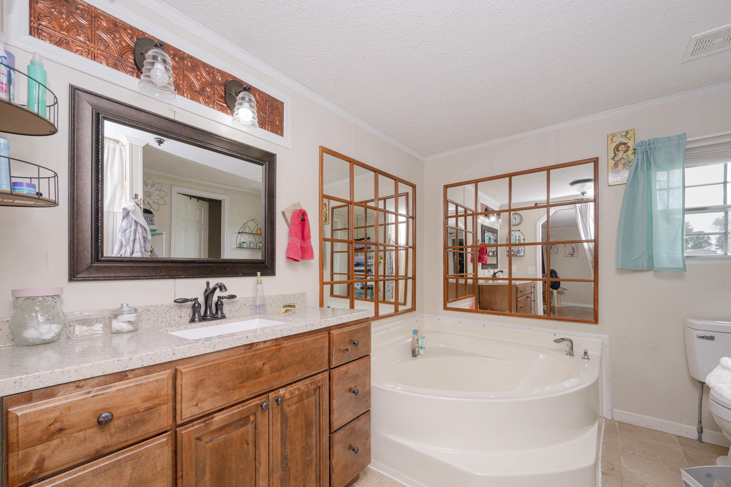 3555 Farm Road 1012 Property Photo 8